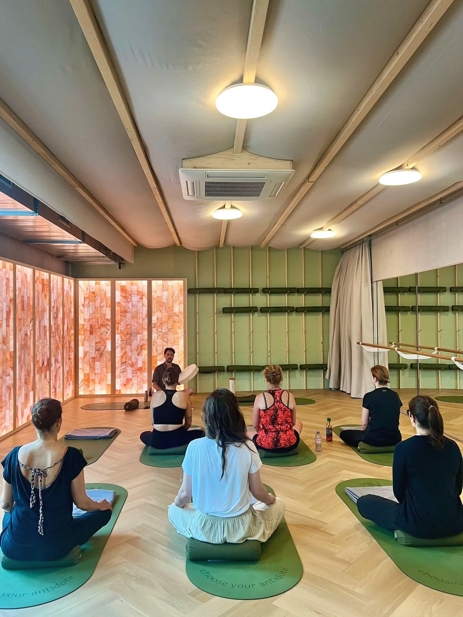 Weekly group breathwork class with participants practicing seated breathing exercises at ANNTIN studio next to Bahnhof Glattbrugg.