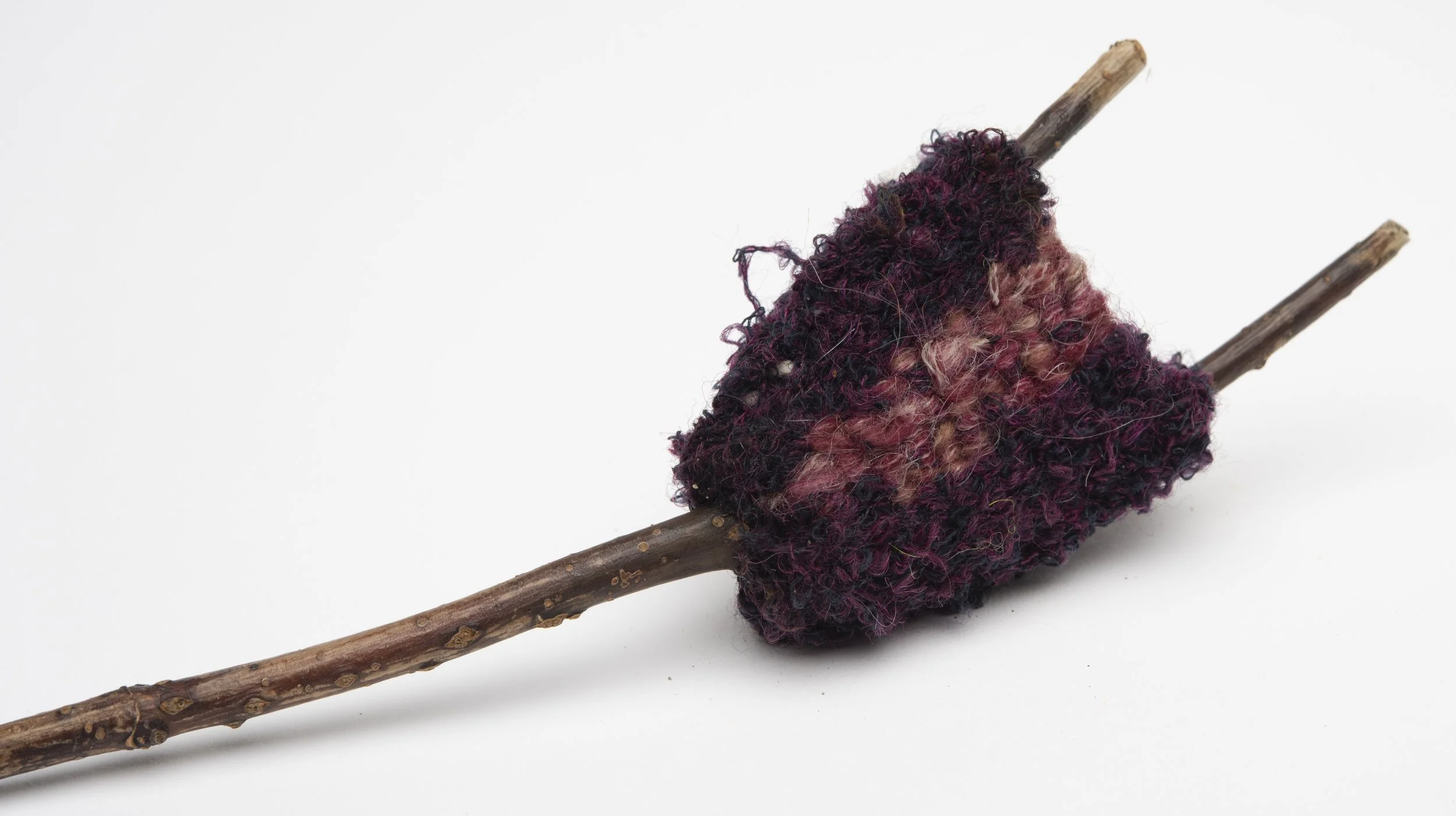 Yoni nest, wood & wool, 6cm by 4cm
