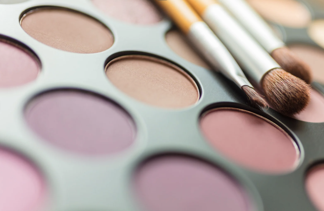 Discover the CMB Make-Up by Colour palette at Hello Beautiful Style. Explore a curated selection of makeup shades, expertly matched to your unique undertone and colour palette for a personalised, radiant look.