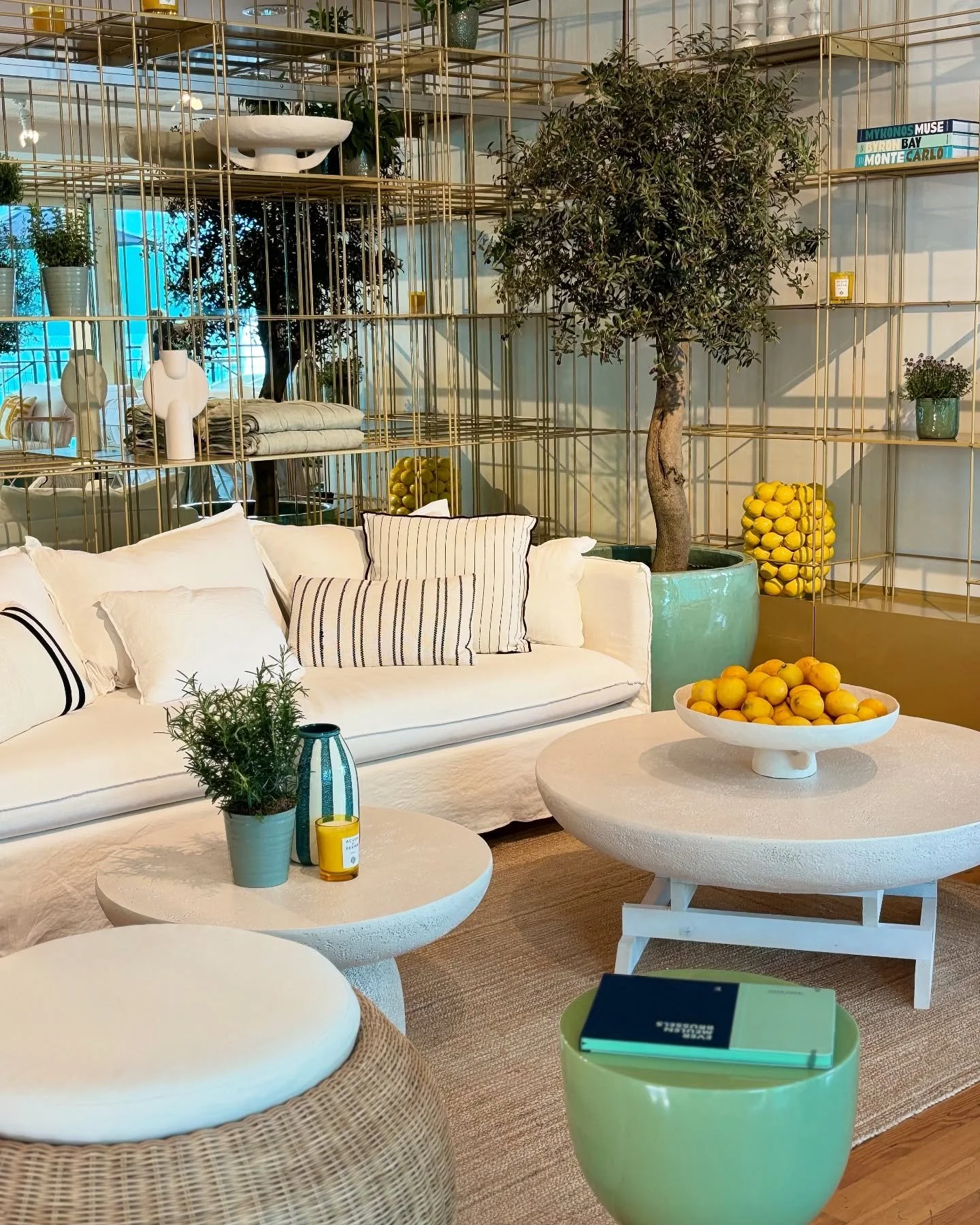 Ouverture ce jour du Rolex Monte-Carlo Masters 2025 🔥☀️☀️. 
Flash-back sur son &eacute;dition 2024 : le groupe Moet Hennessy confiait la direction artistique et l&rsquo;am&eacute;nagement du Club des Loges &agrave; l&rsquo;agence Les T&ecirc;tes Che