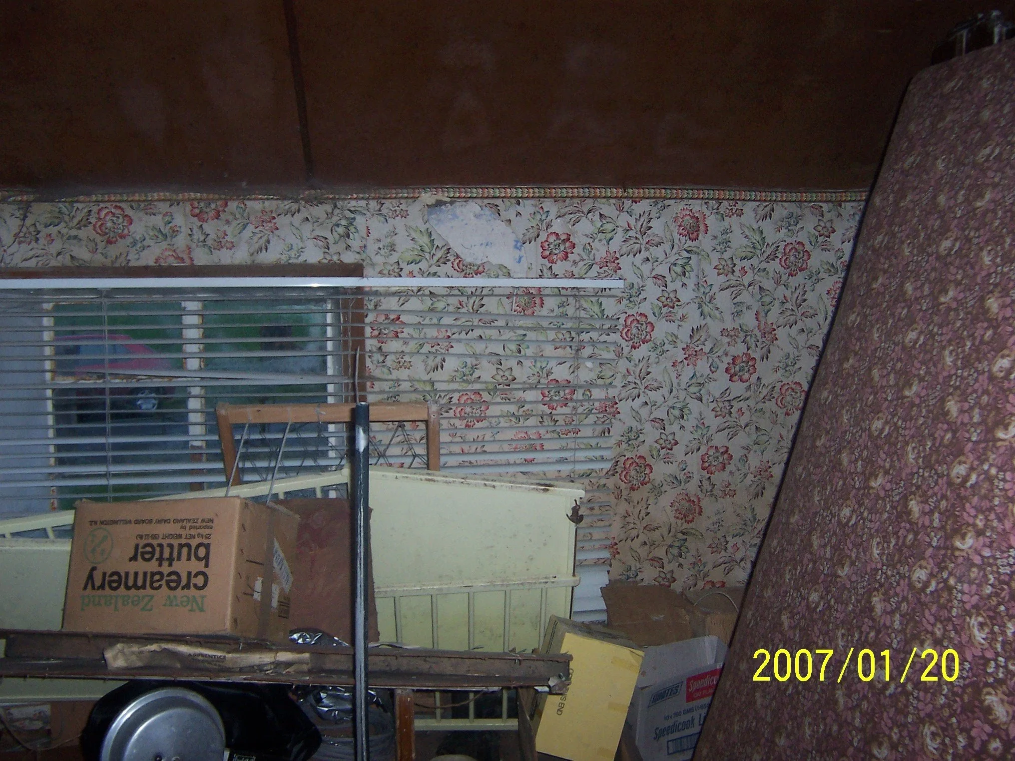 20Jan2007_BedroomFrontWind.JPG