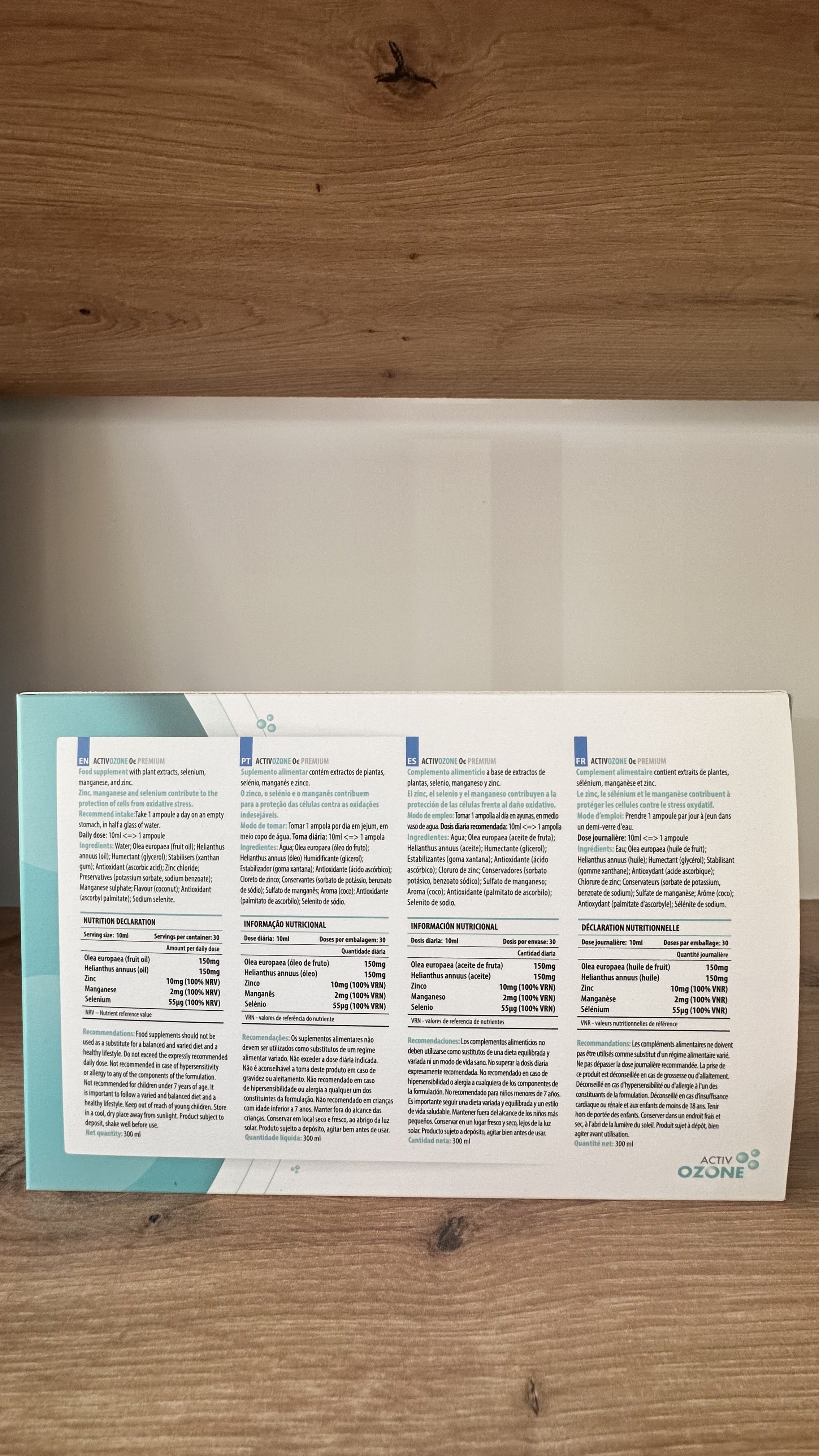 Vista do rótulo do ActivOzone Premium com a lista de ingredientes, valor nutricional e instruções de toma em várias línguas.