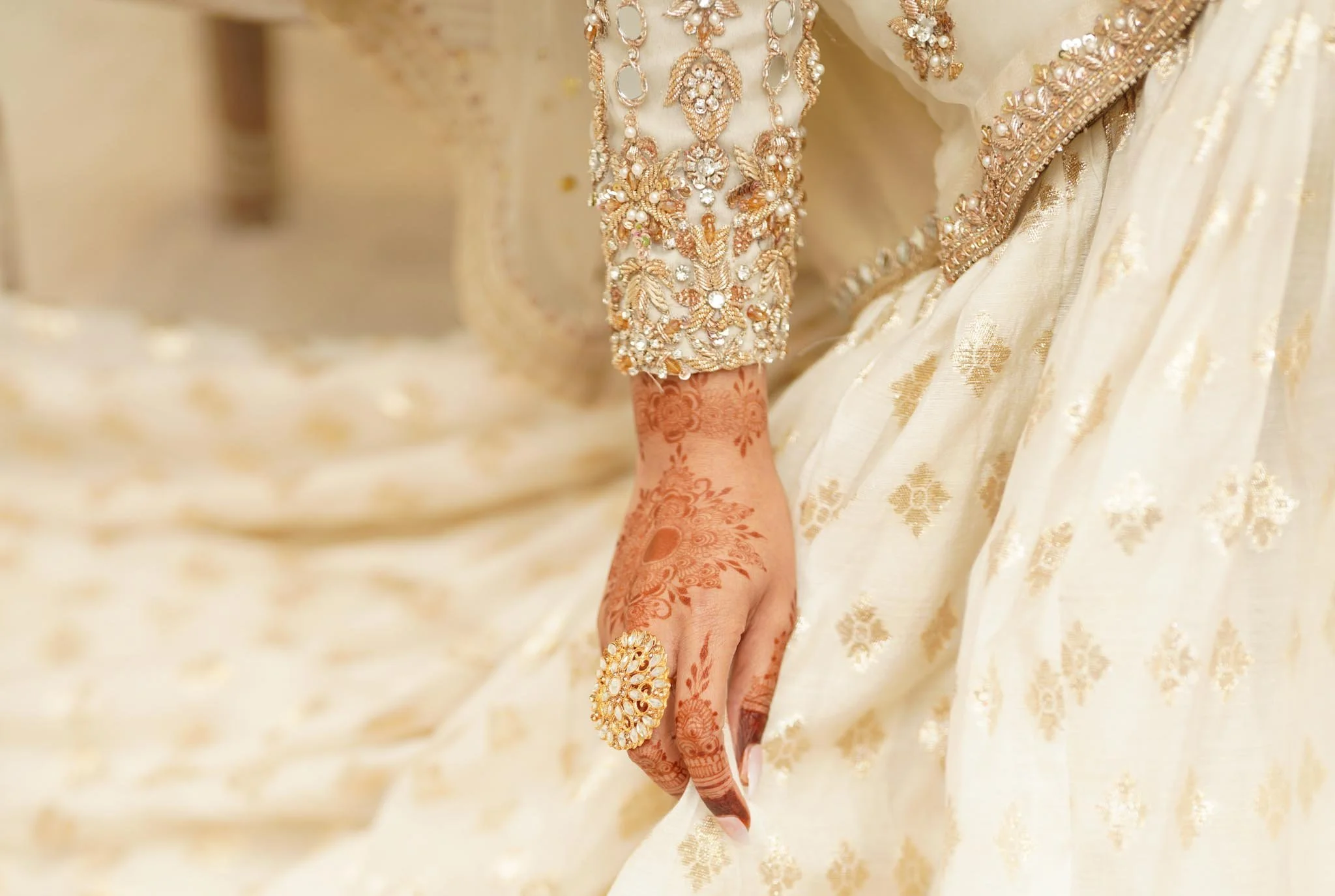 birmingham-pakistani-wedding-photographer-bride-hand.jpg