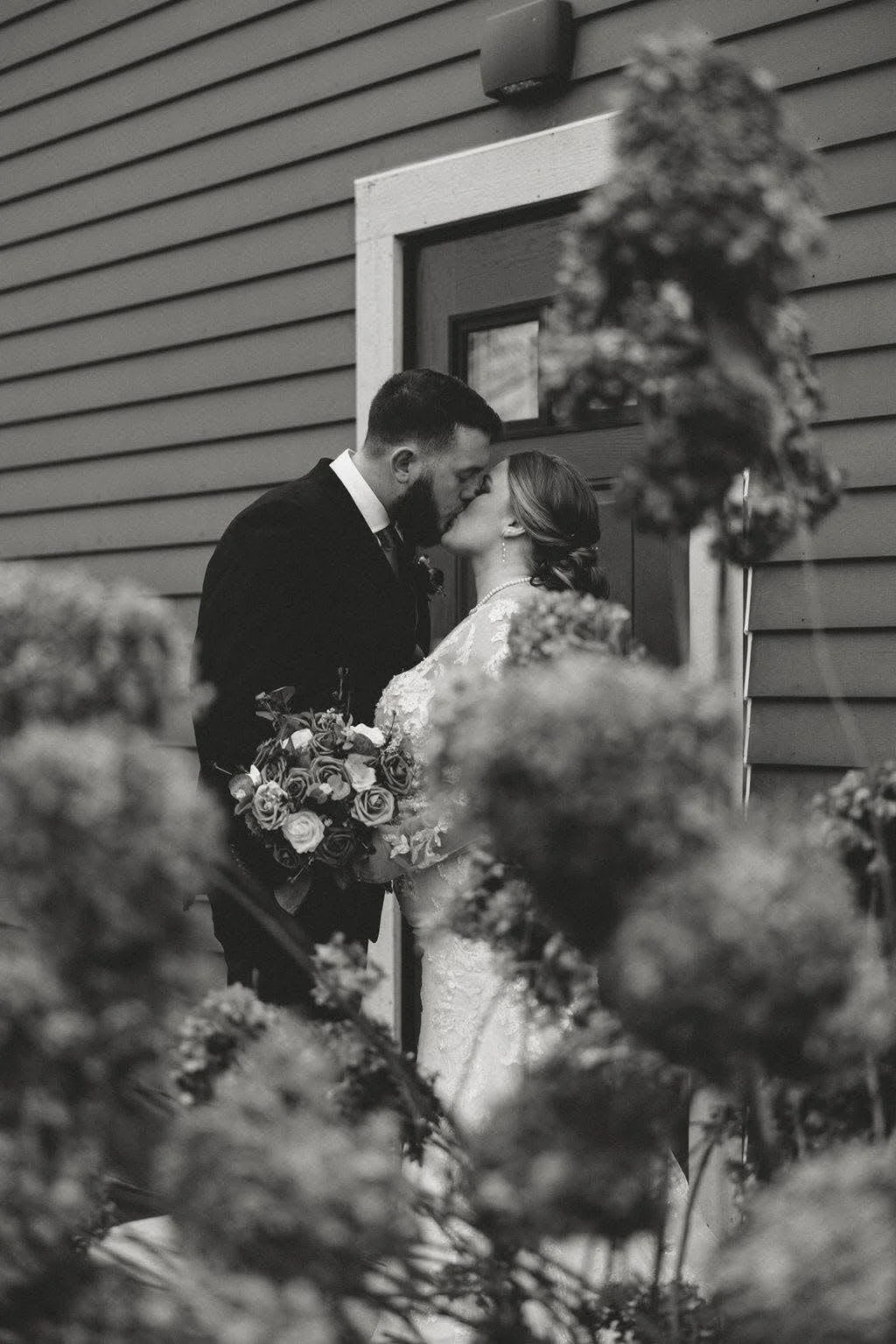 wedding kiss at the bellflower.JPG