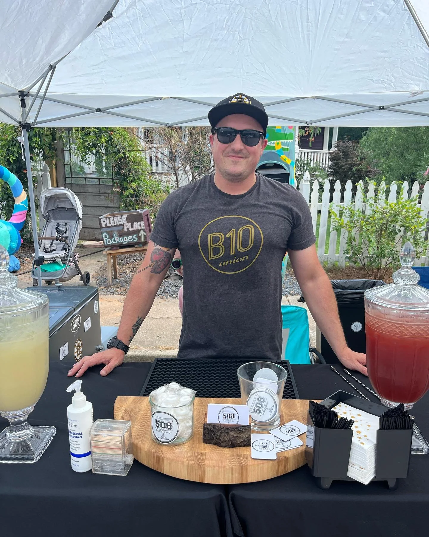 Fun times at the Hill Street block party, thanks for letting me serve! #508bartending #mobilebartender #atlantamobilebartender #cocktails #atlantabartender #classiccocktails #blockparty #titosvodka #beefeatergin