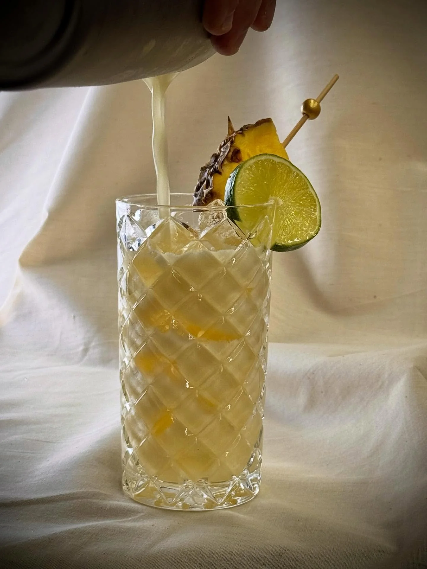 It&rsquo;s 5o&rsquo;clock on Friday &hellip; I think you&rsquo;ve earned yourself a Heat Wave! Made with @bacoorum_official spiced rum, @blendedfamilyspirits No.4 Peach liqueur, lime and pineapple juice. Makes you feel like you&rsquo;re on that beach