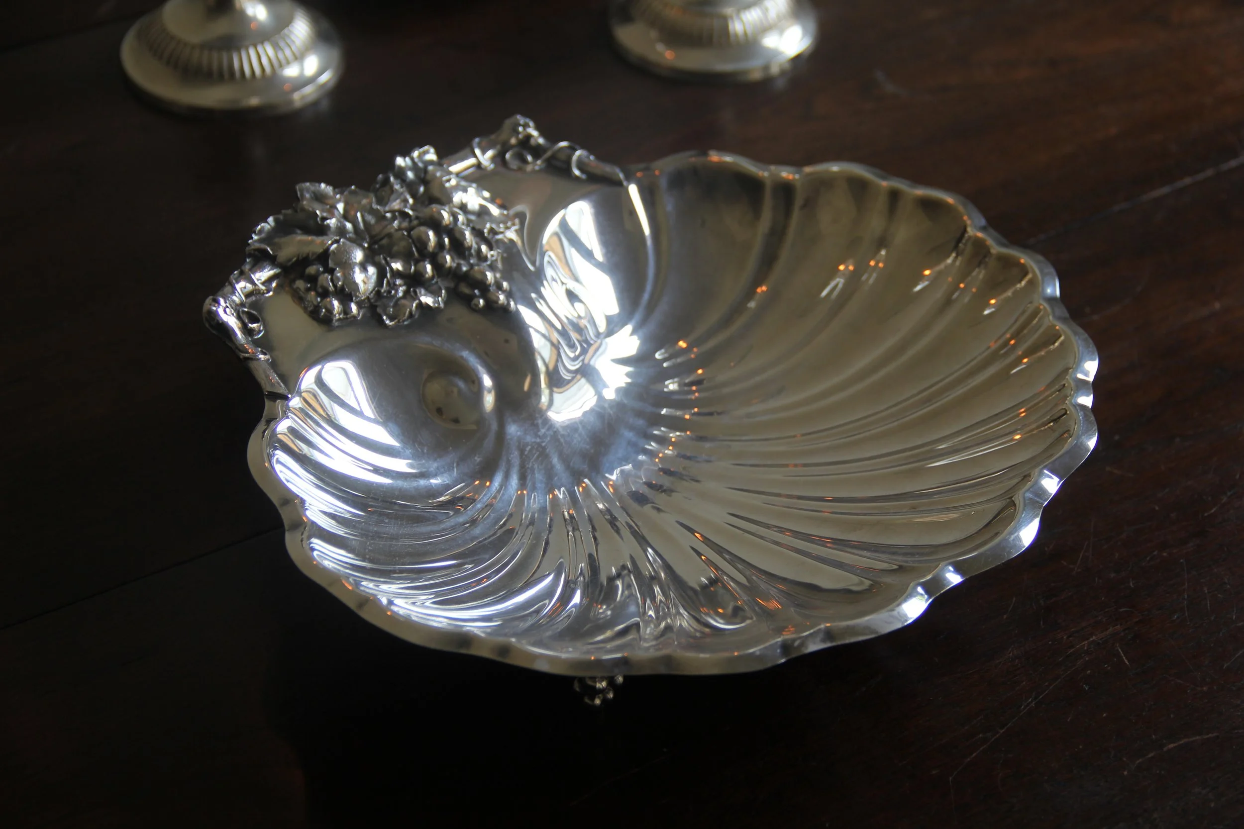 XL Vintage 1950s Old English Shell Silver Plate Footed Serving Dish