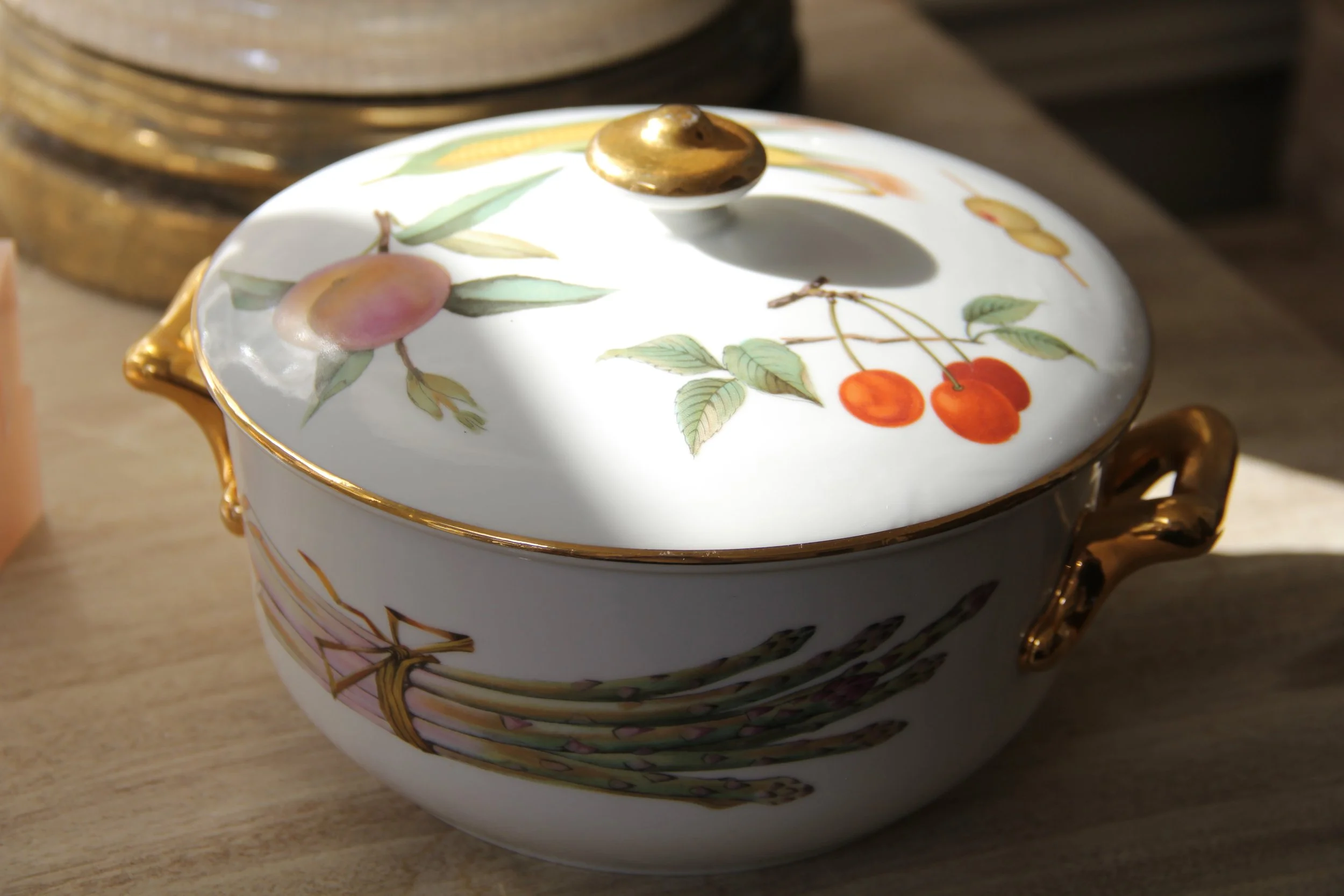 English "Royal Worcester" Lidded Serveware Dish