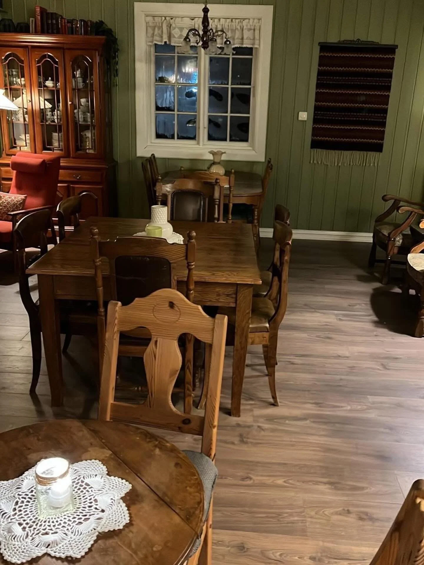 Vi tek ein mjuk start p&aring; 2026 og har &aring;pent berre til klokka 17:00 fredag, laurdag og s&oslash;ndag denne f&oslash;rste helga ☺️

Fast p&aring; menyen framover er svinecurry med ris, br&oslash;d og mangochutney i tillegg til burgermenyen v