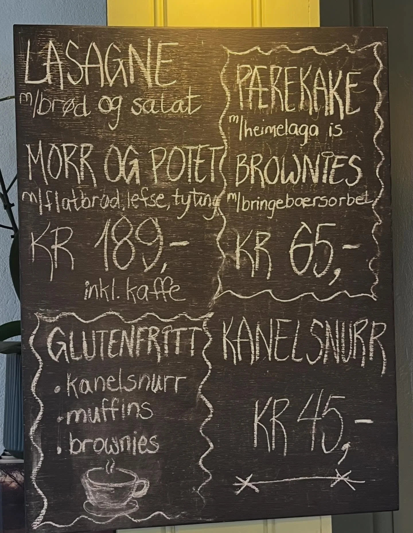 P&aring; menyen torsdag har vi lasagne og morr 😋 Det er fortsatt mogleg &aring; melde seg p&aring; til biffmiddag og konsert fredag 🎶🎵