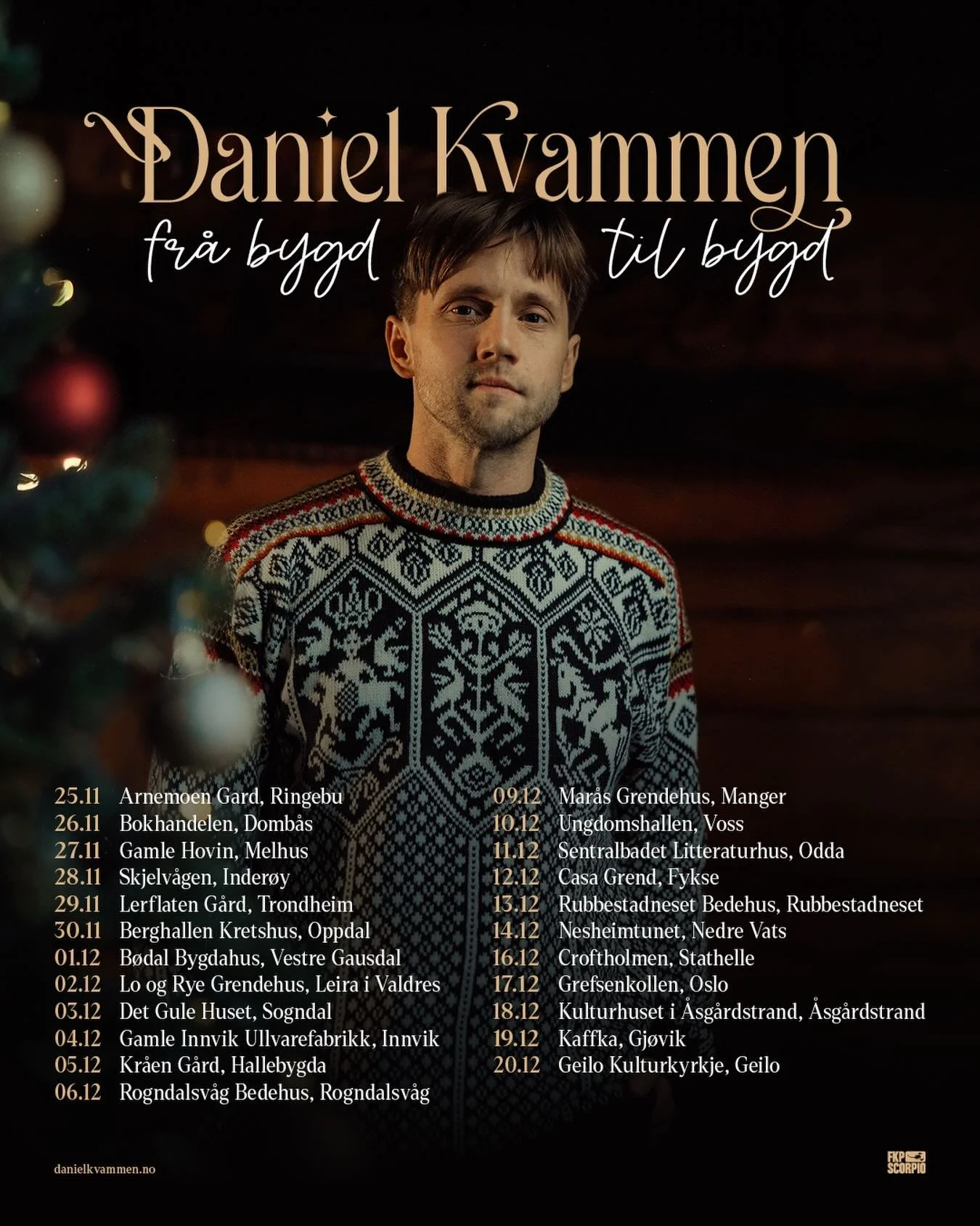 Dette har vi gledd oss lenge til &aring; fortelja dykk! 🤩 
26. november f&aring;r vi bes&oslash;k av Daniel Kvammen, og han gler seg til vi skal finne julestemninga saman. 🎄 
Billettar finn du p&aring; gamlebokhandelen.no.
H&aring;par vi sj&aring;a