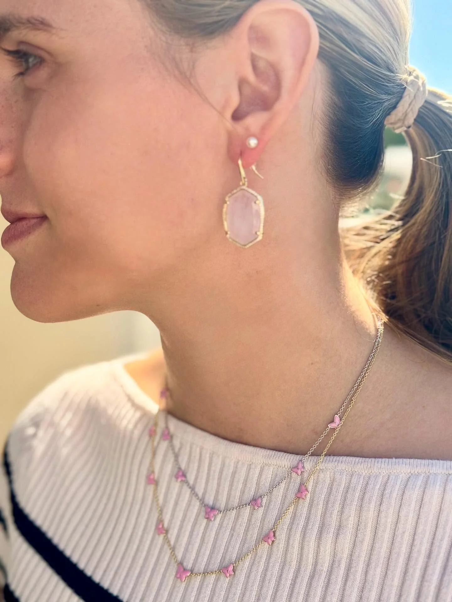 October is for pink, strength, and style 💗 Proud to share Kendra Scott&rsquo;s Breast Cancer Awareness collection.💕🎗️
.
.
.
.
@kendrascott 
.
.
.
#breastcancerawareness🎀 #breastcancerawarenessmonth🎀 #shoplocal #shopsmall #kendrascott #ᴊᴇᴡᴇʀʟʏ