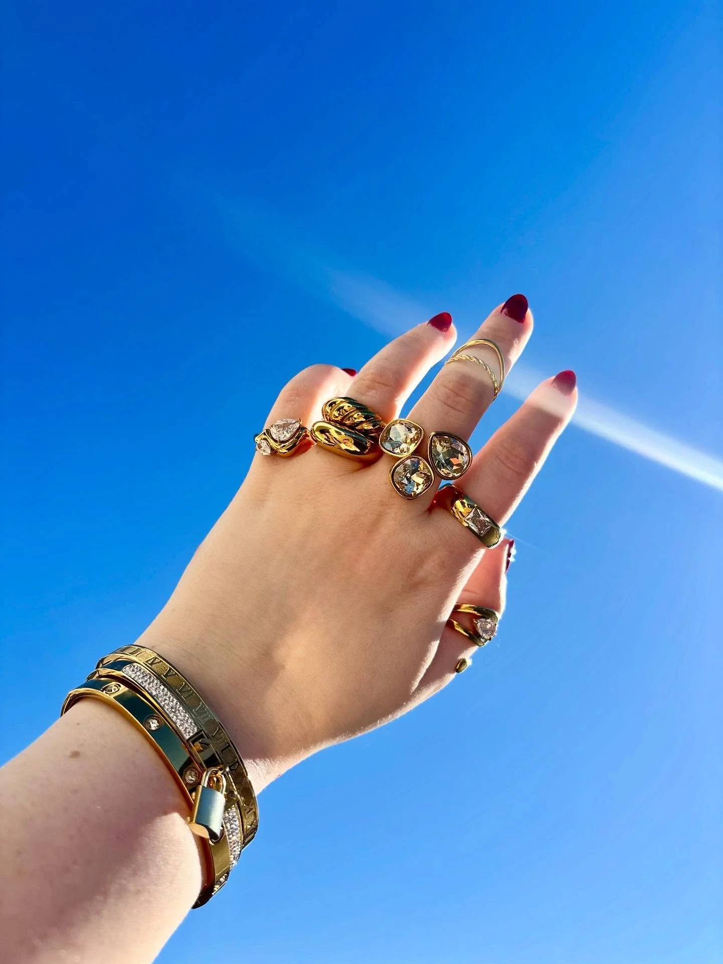 Statement rings made for catching the light and attention ✨
Come shop our newest gold statement rings, stacking rings, and designer-inspired bangles! They are perfect for adding that everyday glam touch.💖
.
.
.
.
.
.
.
.
#jewerly #fallfashion #shopl