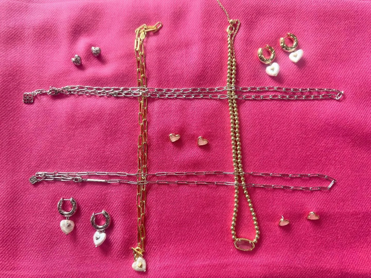 All hearts, no losses 💗
Valentine ready Kendra Scott pieces you&rsquo;ll love now and later.
Which row are you claiming?
.
.
.
#valentine #heart #jewelry #kendrascott