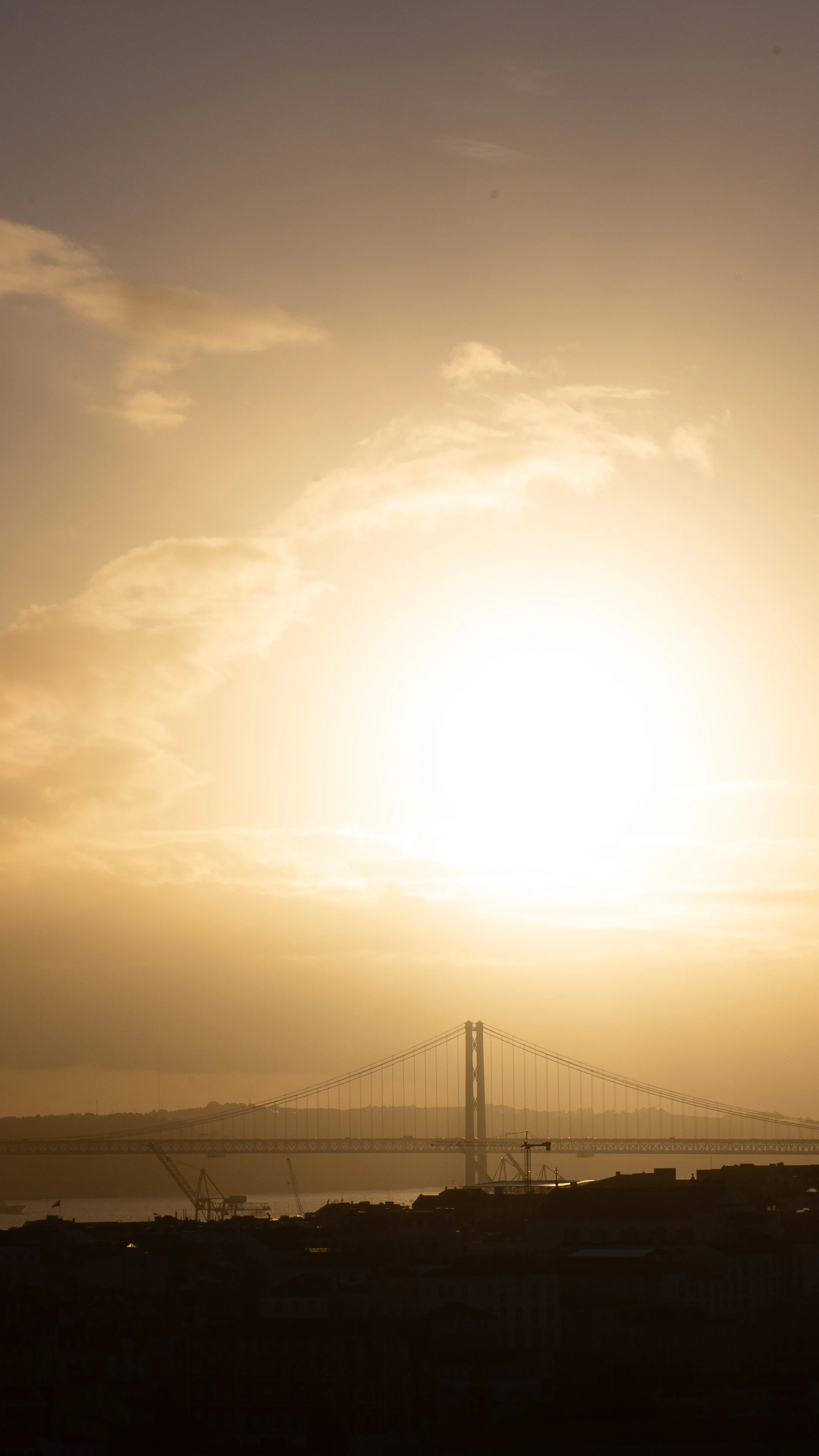 Golden Sun, Golden Gate - Lisboa