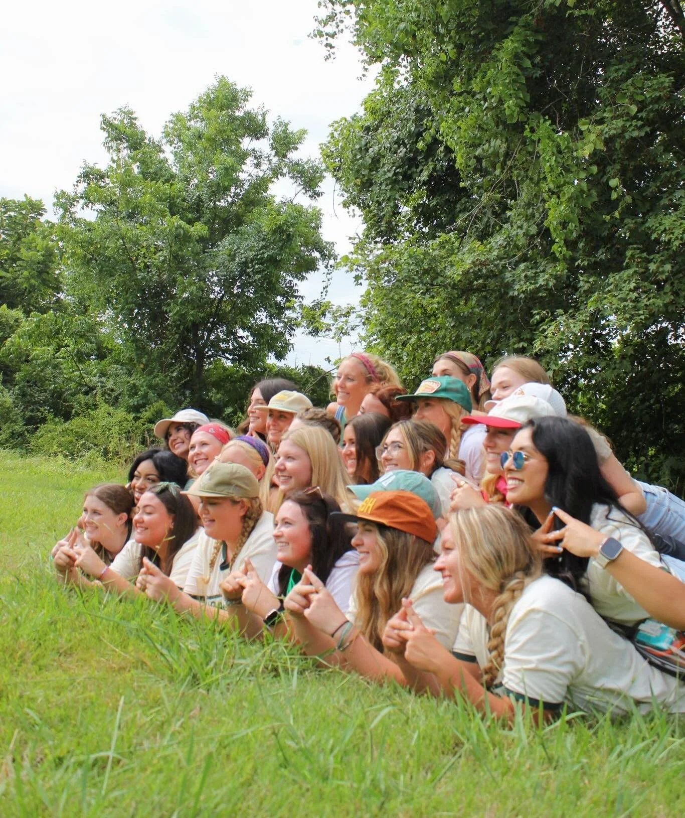 only a few more days until we're back with our sisters for spring semester and we CANNOT WAIT!!!🤸🏼&zwj;♀️🤸🏼&zwj;♀️🤸🏼&zwj;♀️

#aacywl #utkalphagam