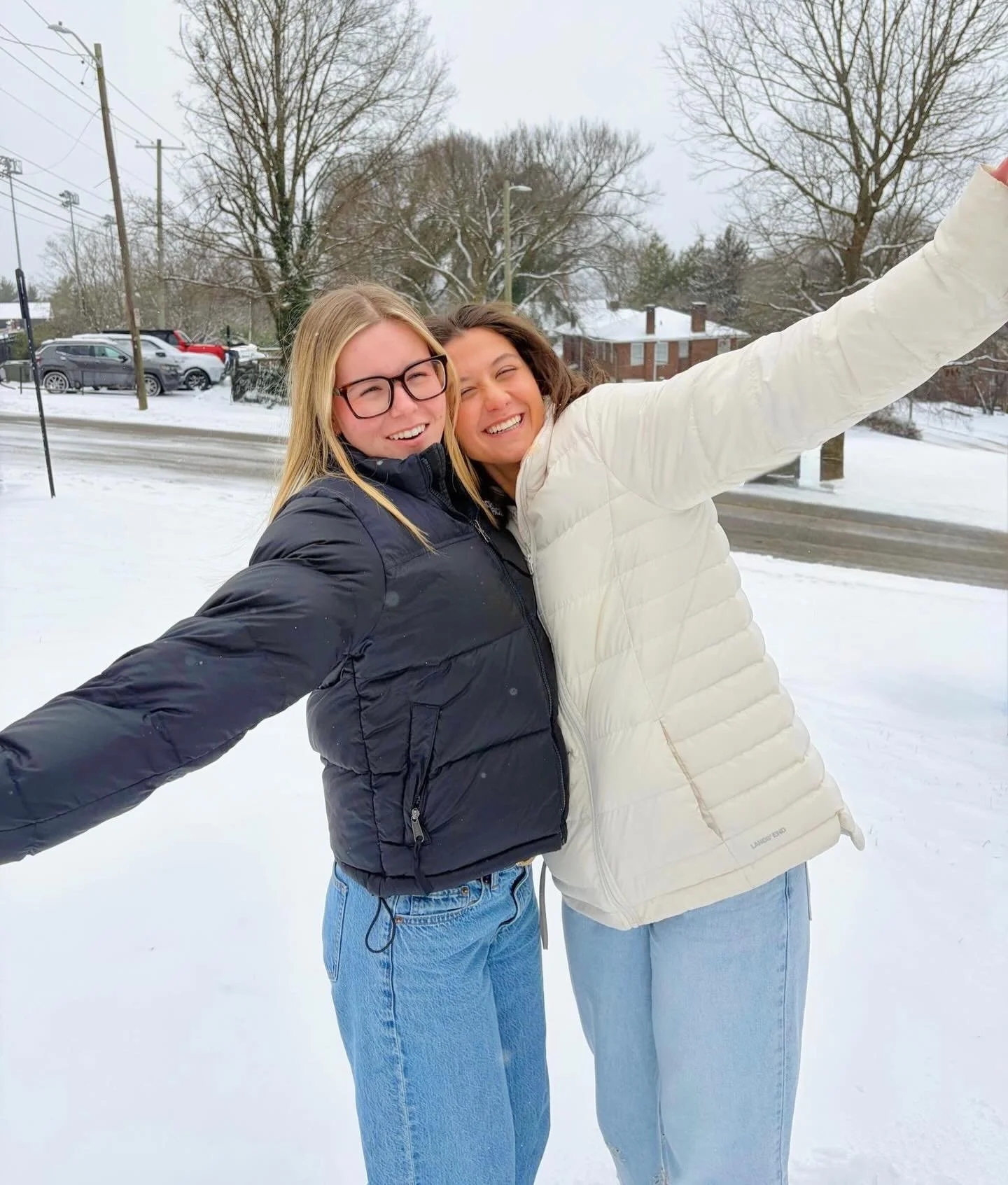 love snow days with our sisters!!!🌨️🩷