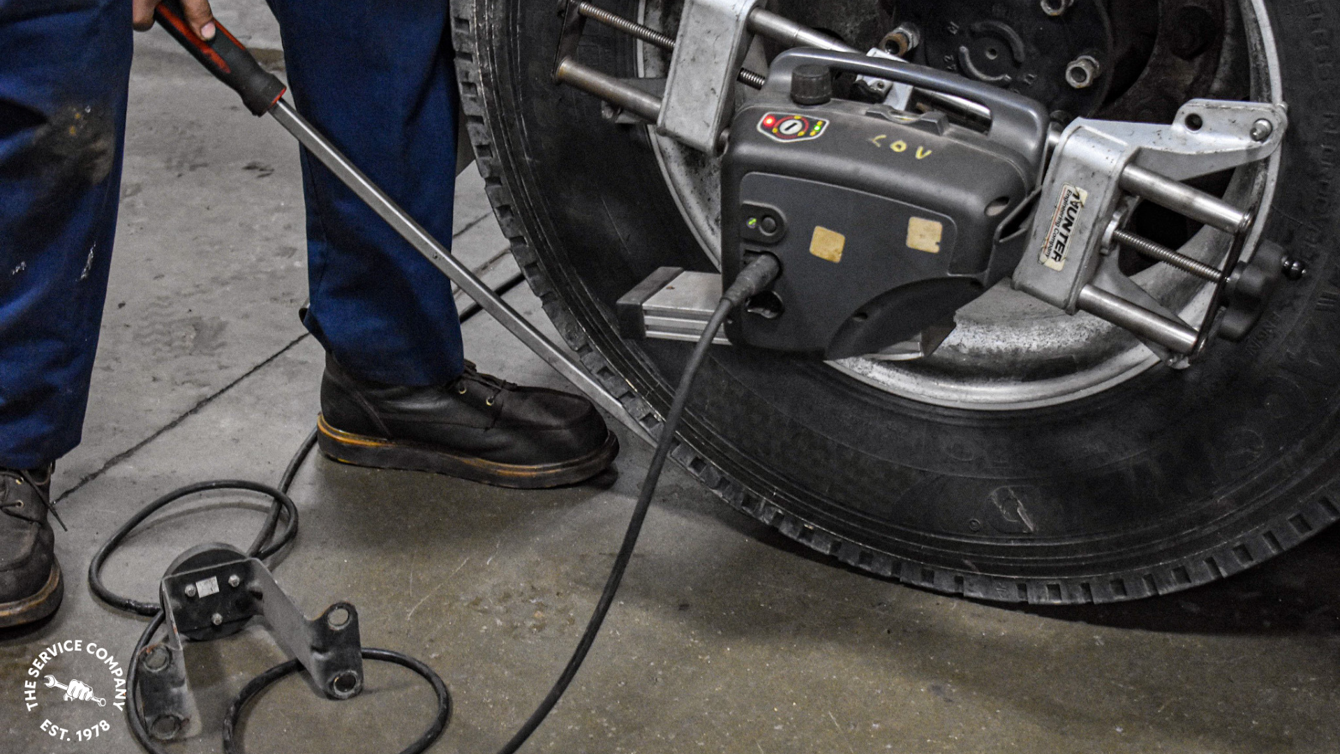 Signs You Need Wheel Alignment Now for Heavy-Duty Trucks