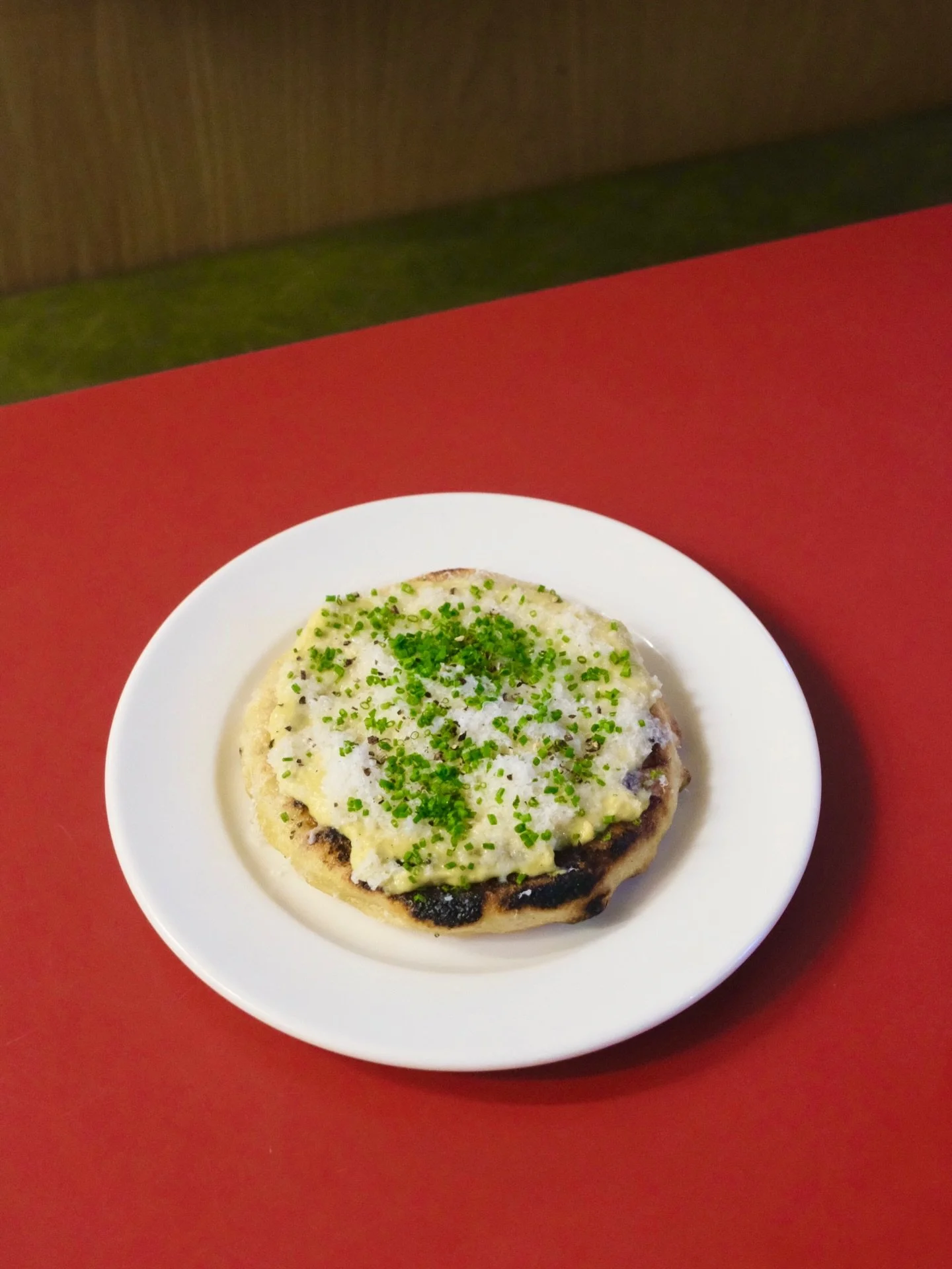 Cheese and leeks - is there a better duo? 🧀

Our new flatbread marries the two on top of our infamous  grilled dough! Soft and sweet braised leeks with creamy, slightly fruity Murcia al Vino Cheese - a hard goats cheese bathed in local red wine duri