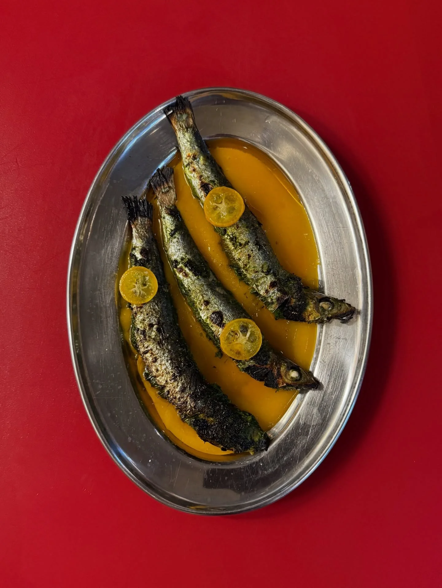 Still not over this sardine special from a couple weeks ago! Smoky and crisp from the charcoals, sweet and sharp from a kumquat sauce, fresh and moreish from salsa verde marinade 🐟

Should we bring this back? 

#glasgow #winebar #glasgowfood #restau