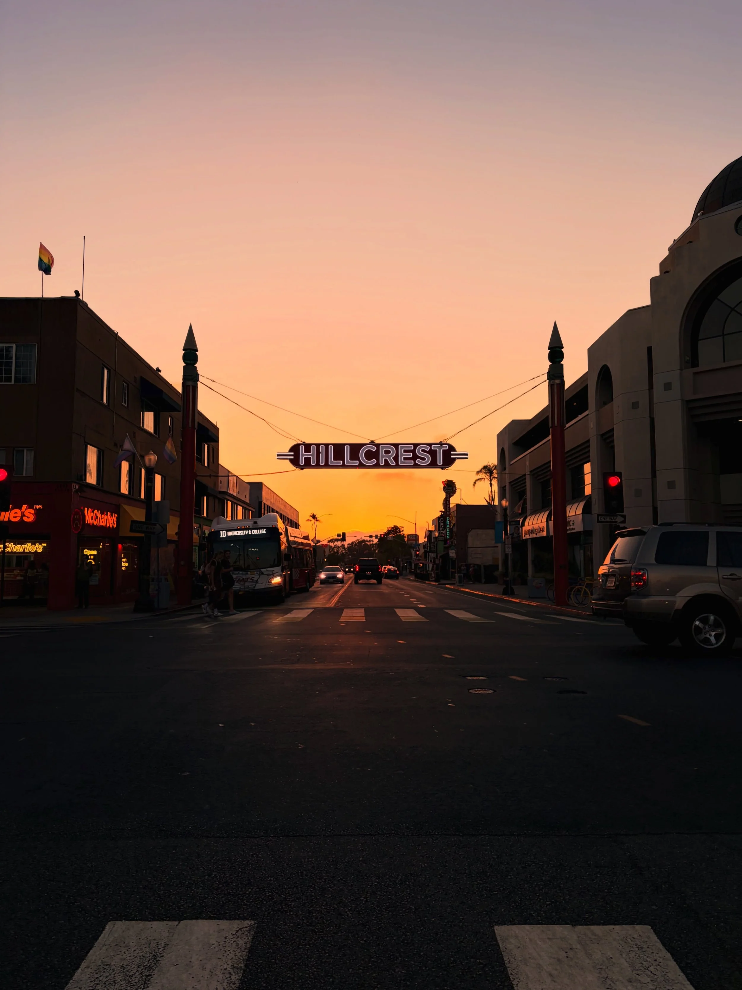 Last night&rsquo;s sunset in @hillcrestsandiego deserves its own post. 

De San Diego con amor,
Marcos and Robert
🫶🏼🫰🏽💖

🎸 Music by Quincas Moreira
📹 iPhone 17 / GoPro 13 / DJI Neo 2