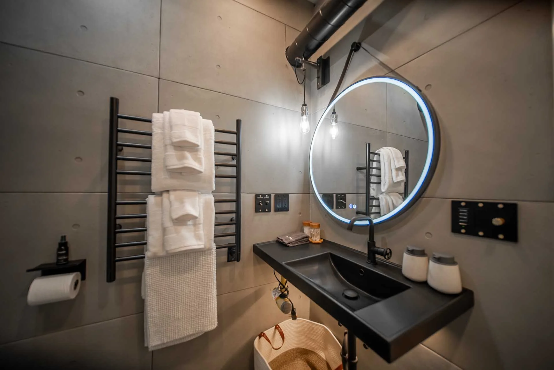 Moment-Studio-Container-Home-8.jpg