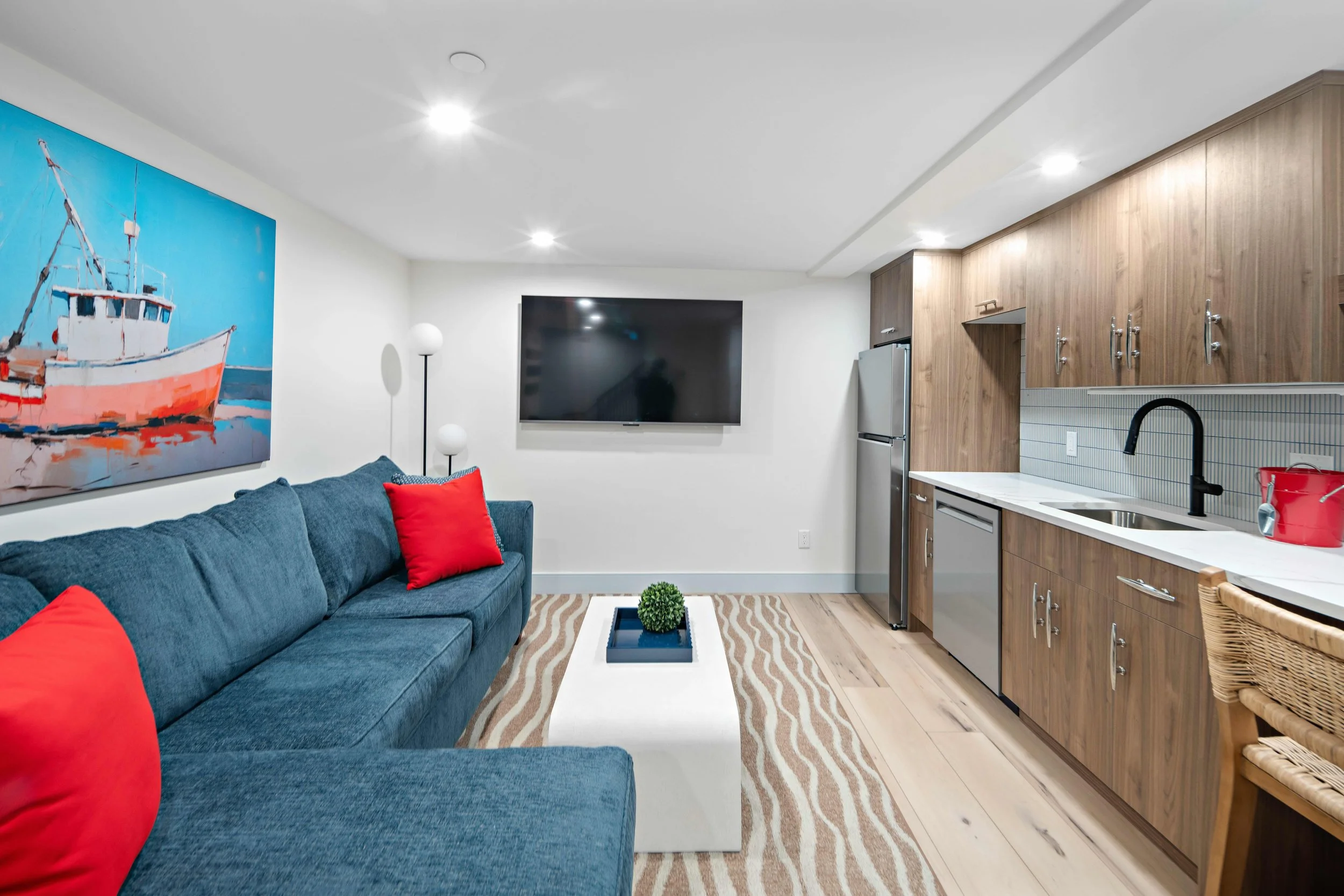 UNIT 2 LIVING ROOM_2.jpeg