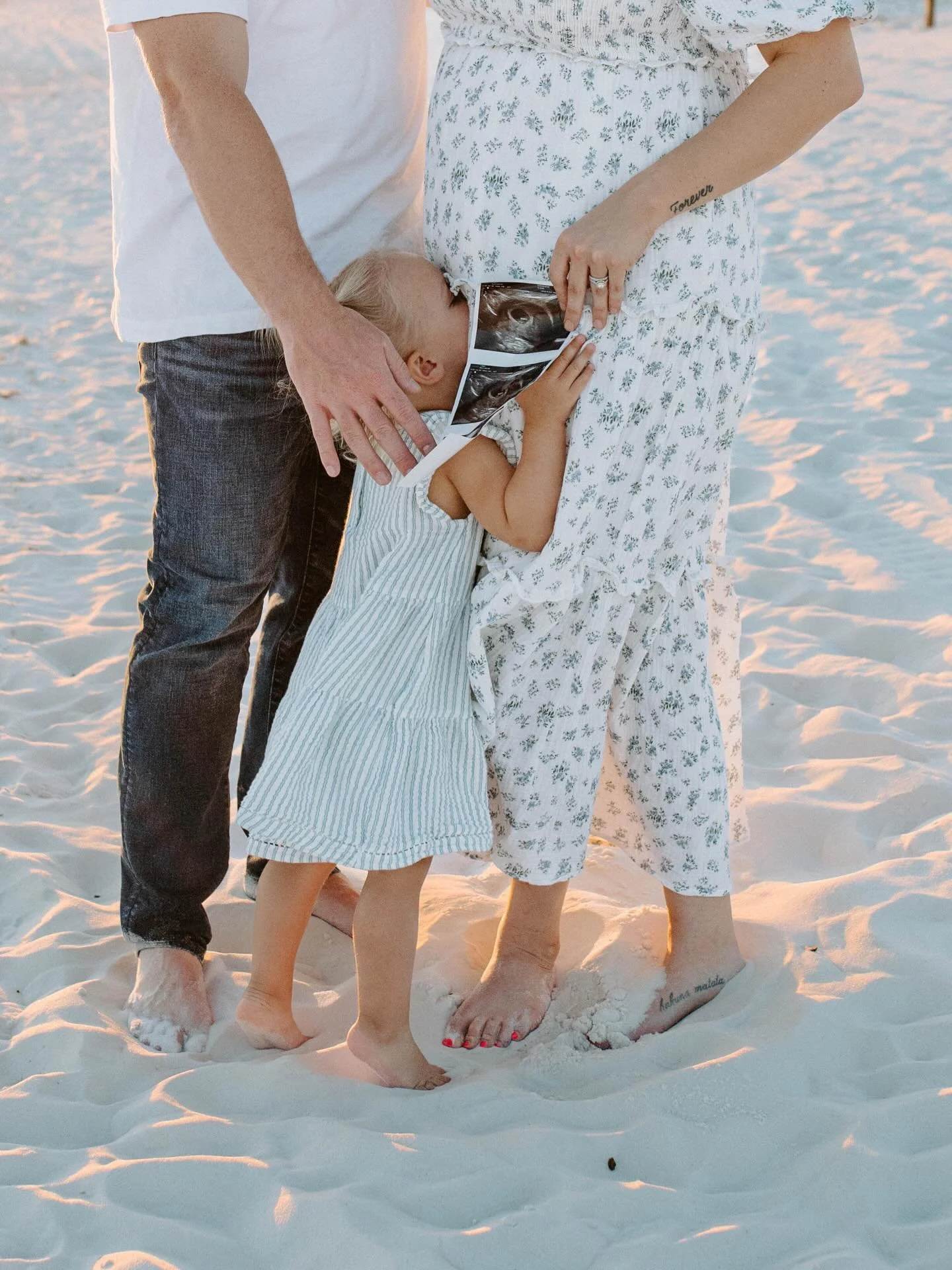 big sister 🎀🎞️✨🌾

#destinphotographer #30aphotographer #familysession #pregnancyphotoshoot #boymom