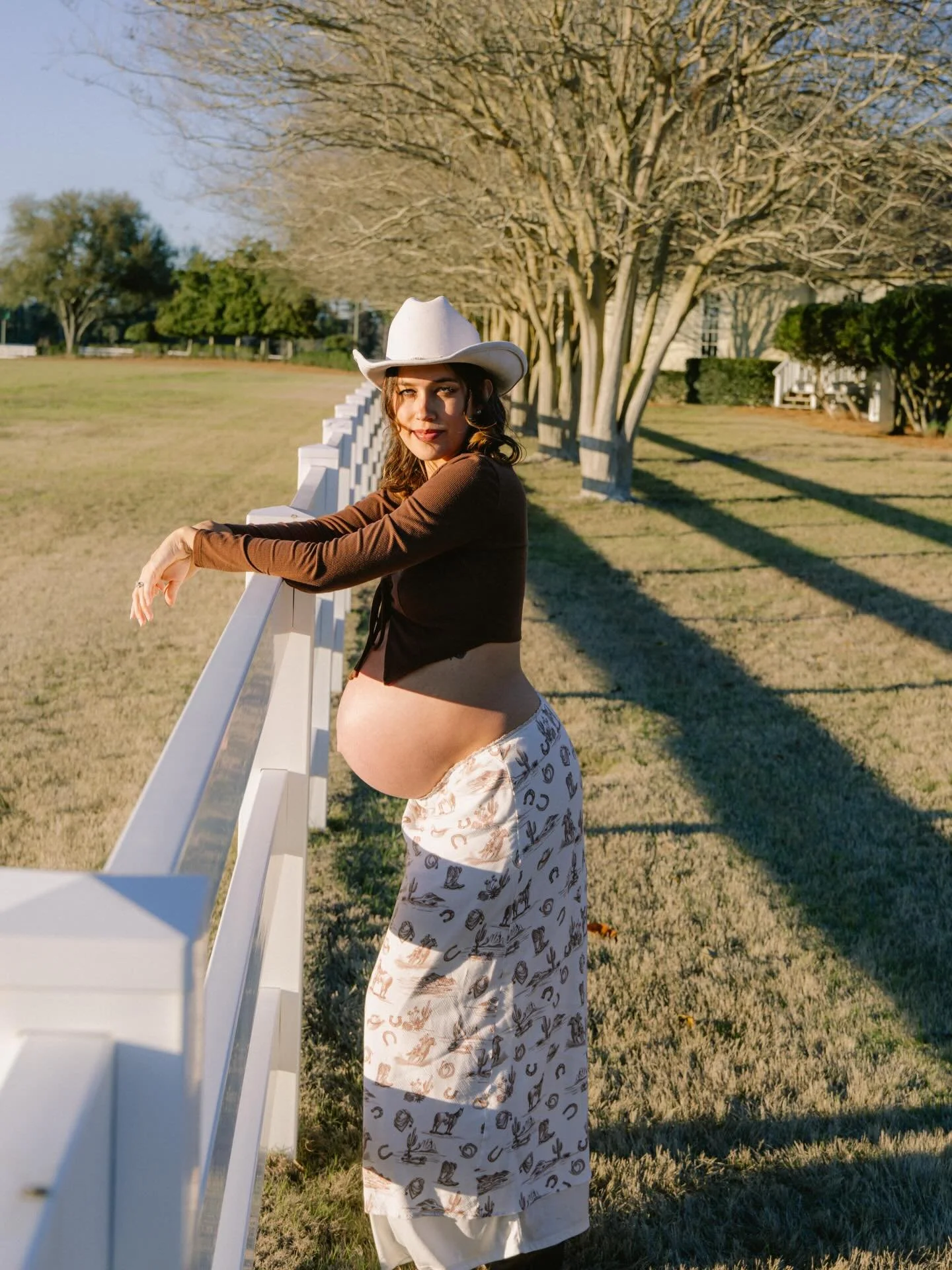 a permanent spot on the feed for this smokin hot mama x2 🌾🎞️

#maternity #maternityphotoshoot #30aphotographer #destinphotographer #floridaphotographer