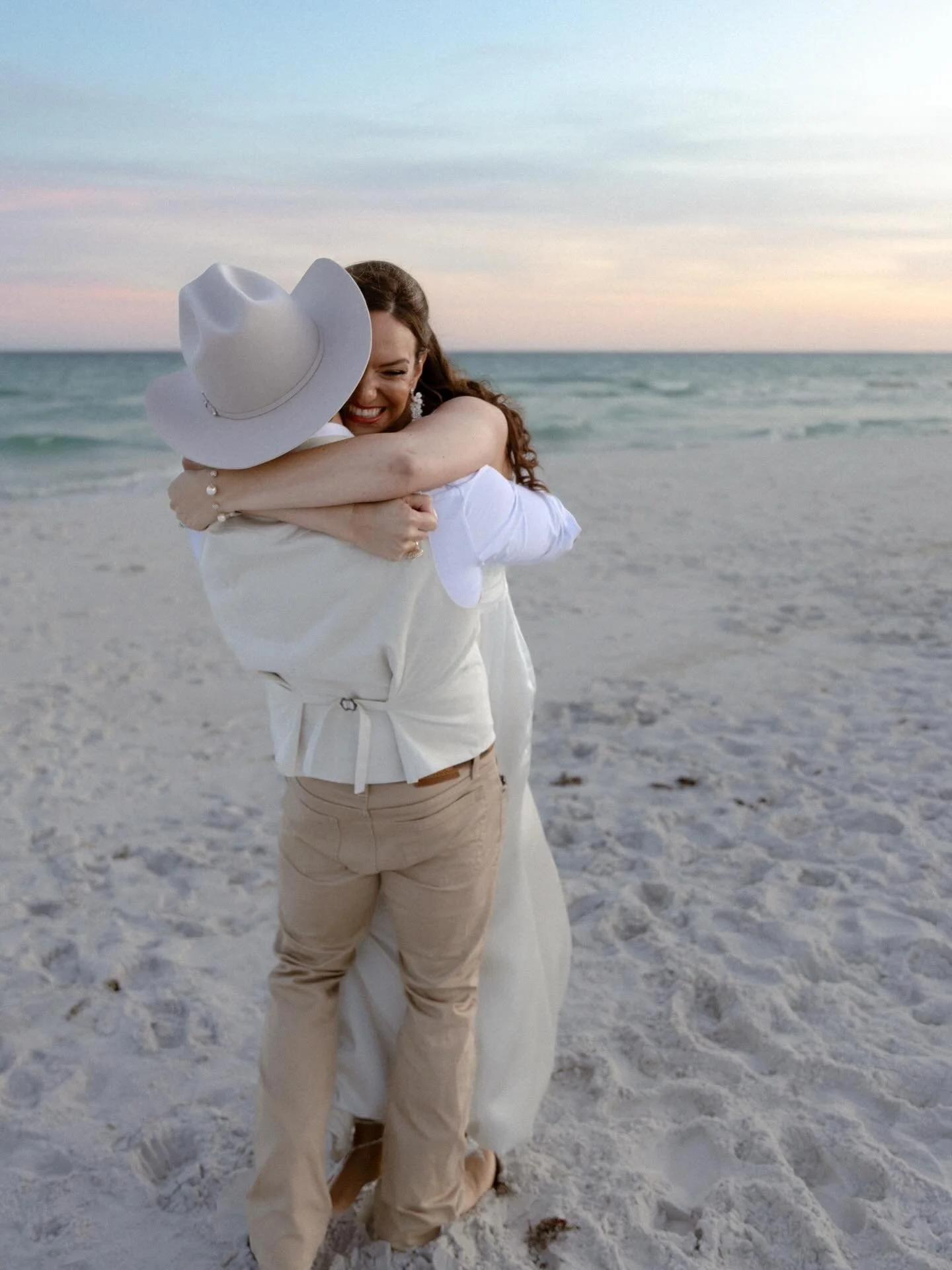 blue hour w the SWEETEST newlyweds ever 🥂 

(definitely not the last you&rsquo;ll see of these two)
#30aweddingphotographer #destinweddingphotographer #floridaweddingphotographer #newlyweds #brideandgroom