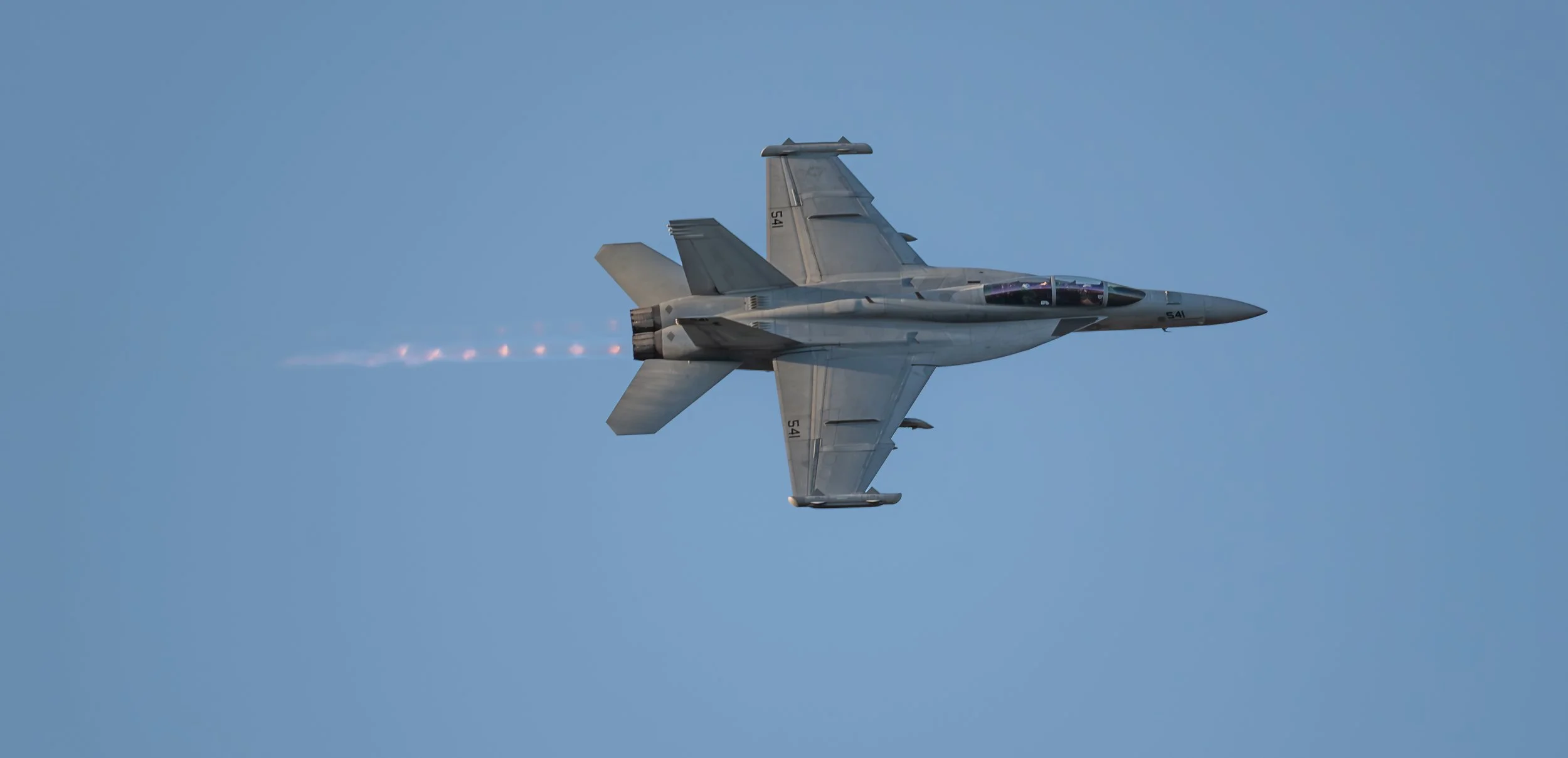 EA18 Growler high speed pass