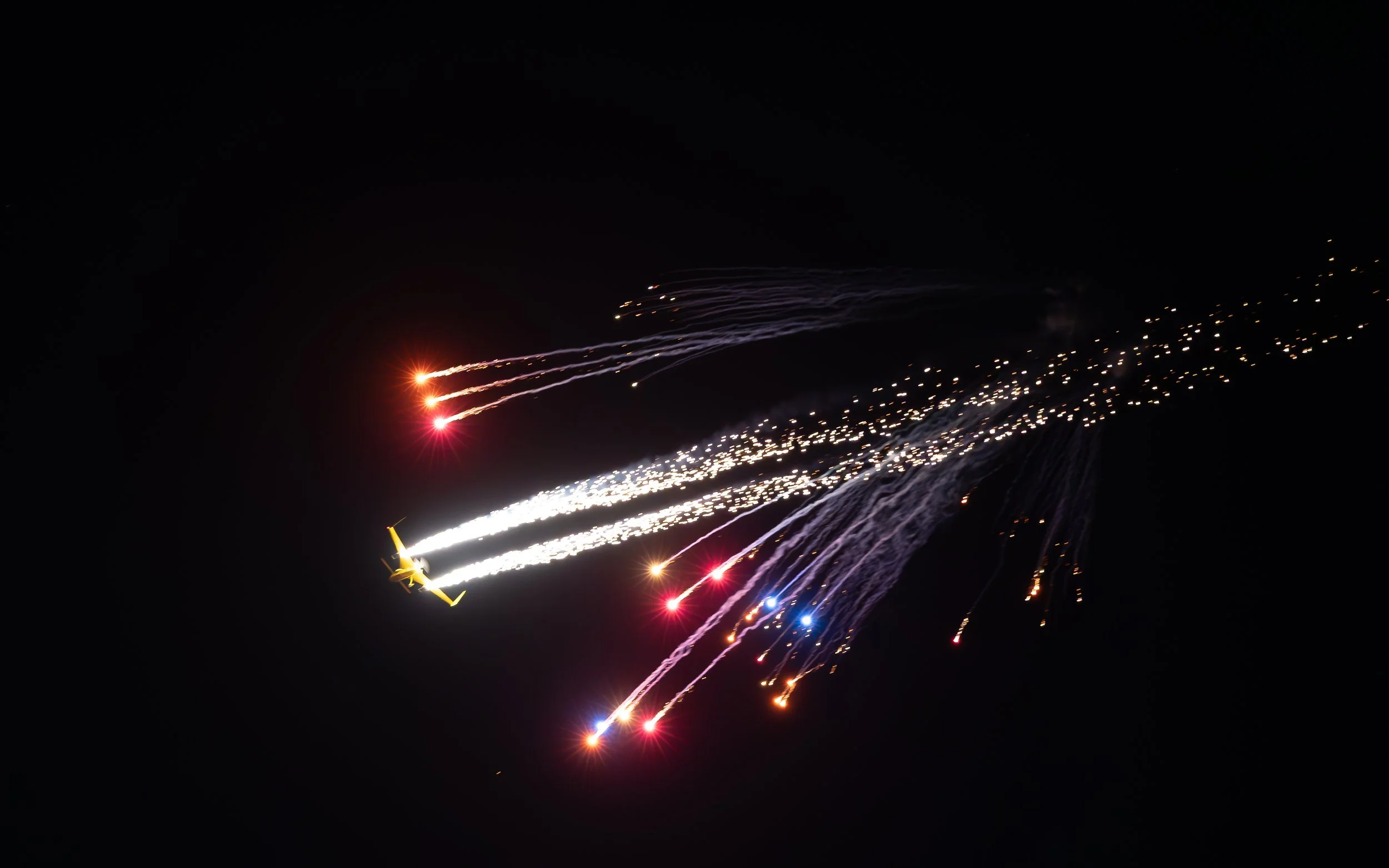 Rutan Long-EZ pyrotechnic air display