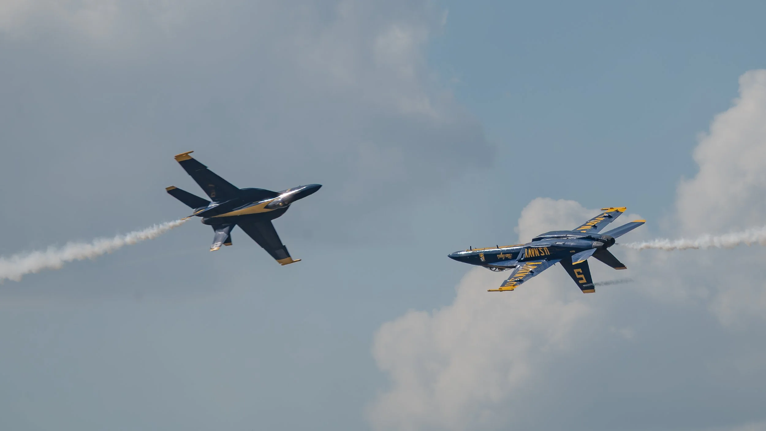 Opposing horizontal rolls