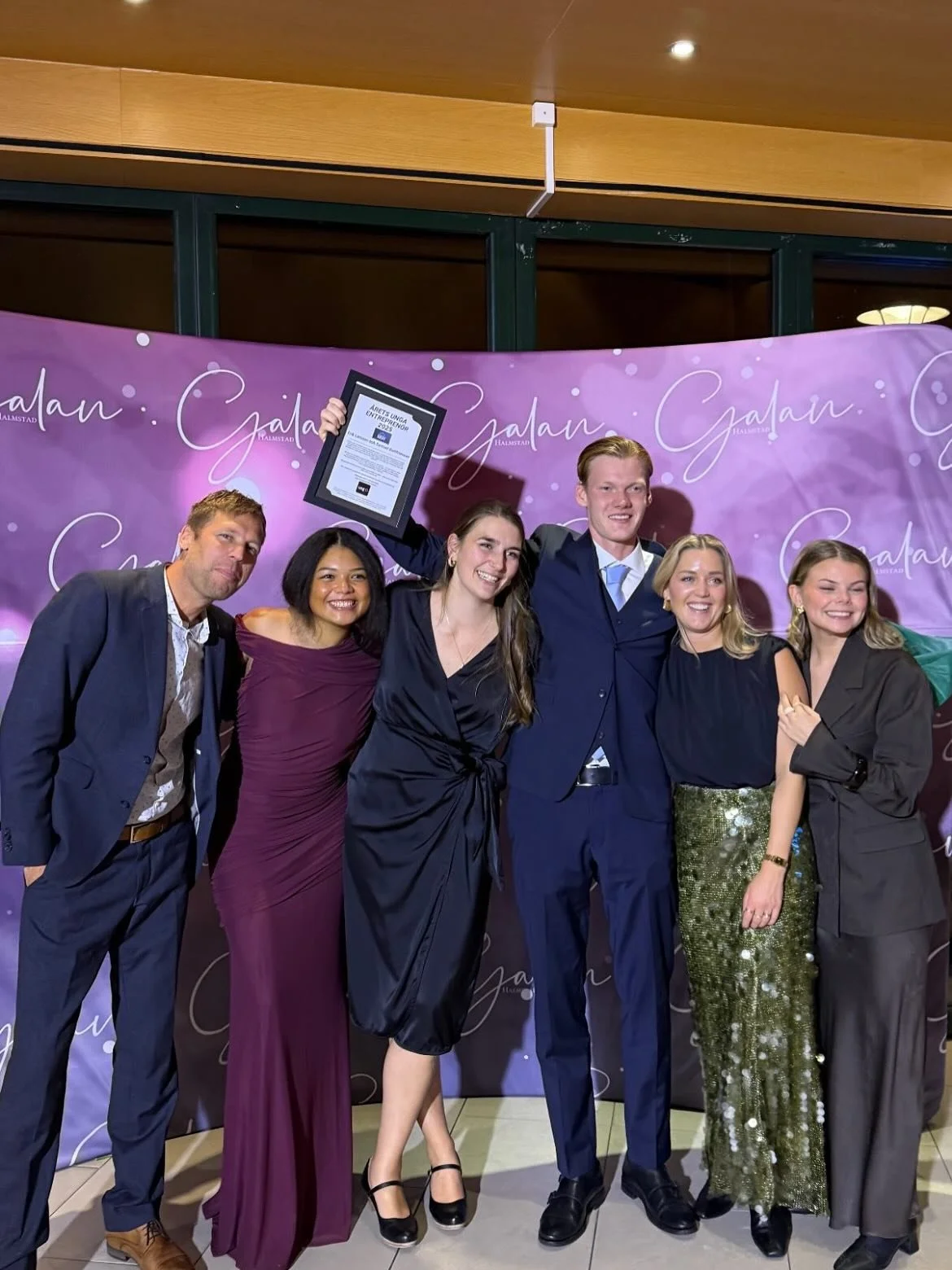 Vilken fantastisk kv&auml;ll!!😁🍾🙌

Vi &auml;r otroligt tacksamma f&ouml;r att ta emot detta fina pris &rdquo;&Aring;rets unga entrepren&ouml;rer&rdquo; EN ENORM &Auml;RA!!😊🙌

Tyv&auml;rr kunde inte f&ouml;retagets andra halva Samuel Gottfridsson