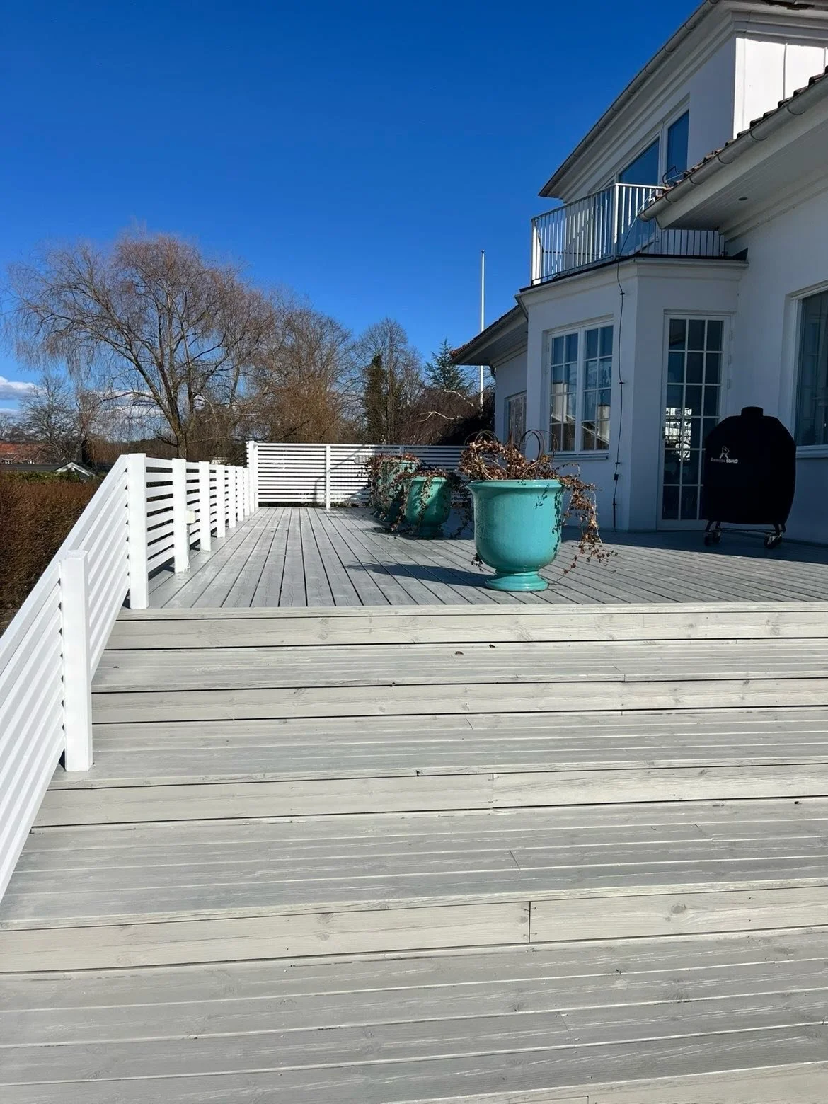 G&ouml;r som denna kund och fr&auml;scha upp din uteplats inf&ouml;r sommaren 😊☀️🙌

Lasyr p&aring; trall &amp; m&aring;lning av staket 😁