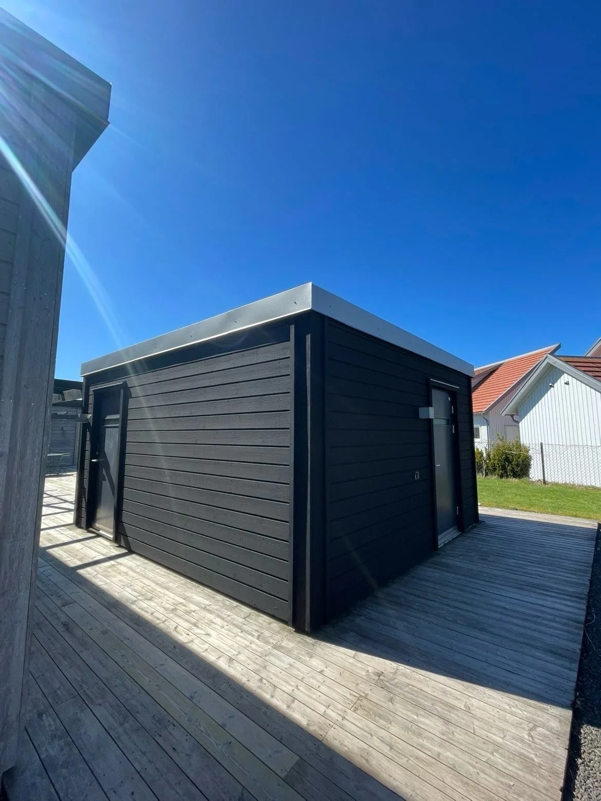 V&auml;dret b&ouml;rjar &auml;ntligen till&aring;ta utomhus-m&aring;leri igen! Tveka inte p&aring; att kontakta oss f&ouml;r att fr&auml;scha upp din fasad du med! 😊☀️🏡