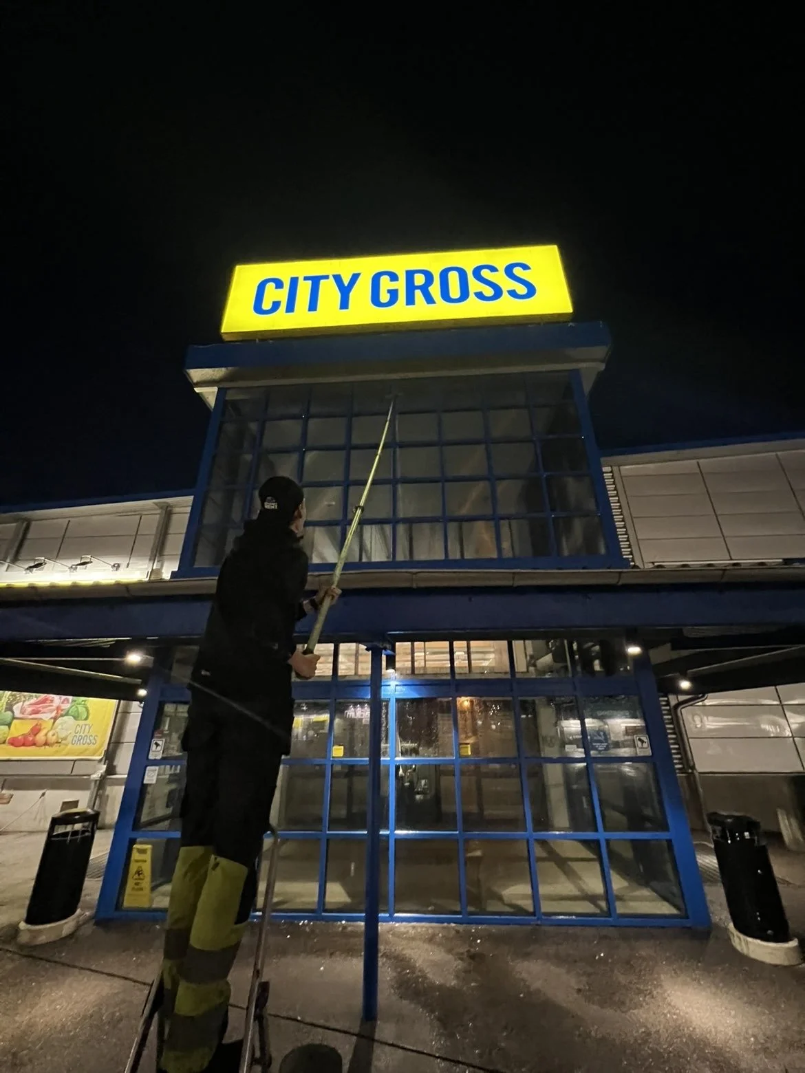 Nordiskt rent tvättar city gross fasad