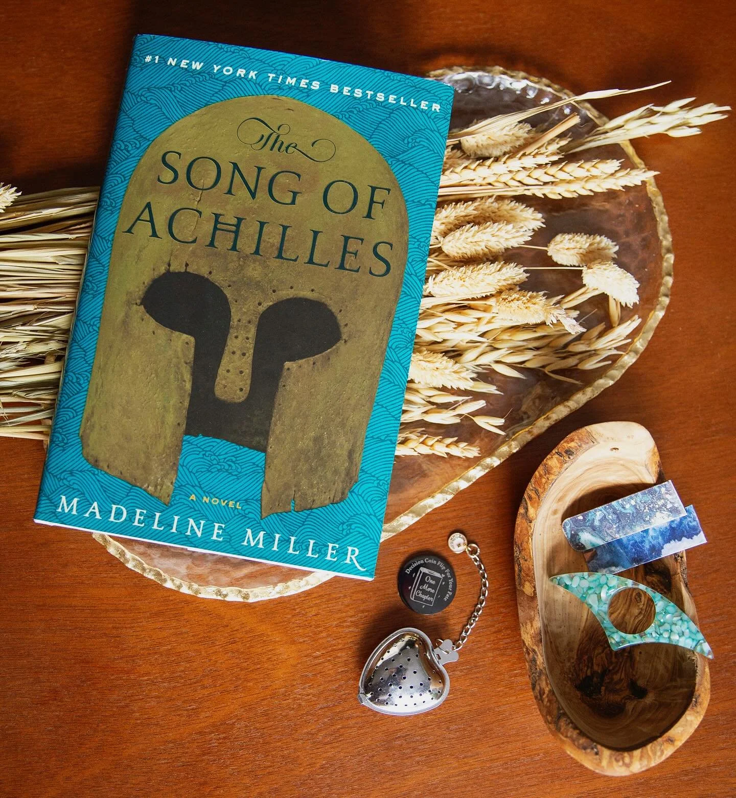 Get ready to read with us this November with our Bookmark boxes!!

Our November box will include 
⚔️A copy of A Song of Achilles by Madeline Miller
⚔️A magnetic marble print bookmark 
⚔️A flip coin to continue reading or go to bed
⚔️A page holder
⚔️A