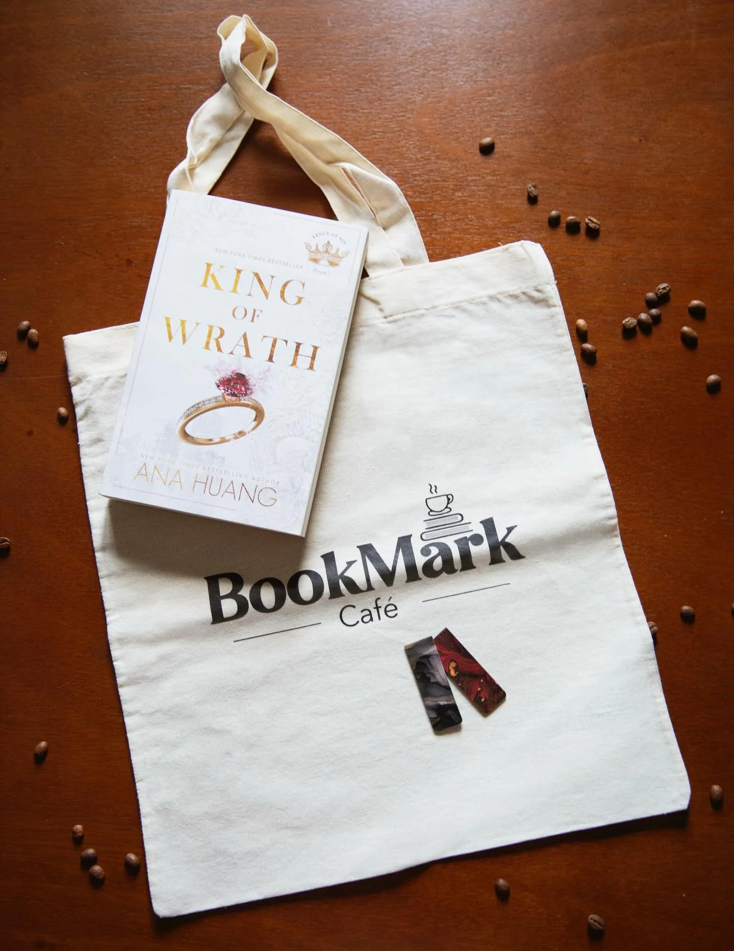 Be ready to read with us this June with our Bookmark box! 📦 👑

This is what you will find inside:
-Your copy of King of Wrath by Ana Huang 
-Bookmark cafe tote bag
-Red or Black marble bookmark 

For this month&rsquo;s box we won&rsquo;t be offerin