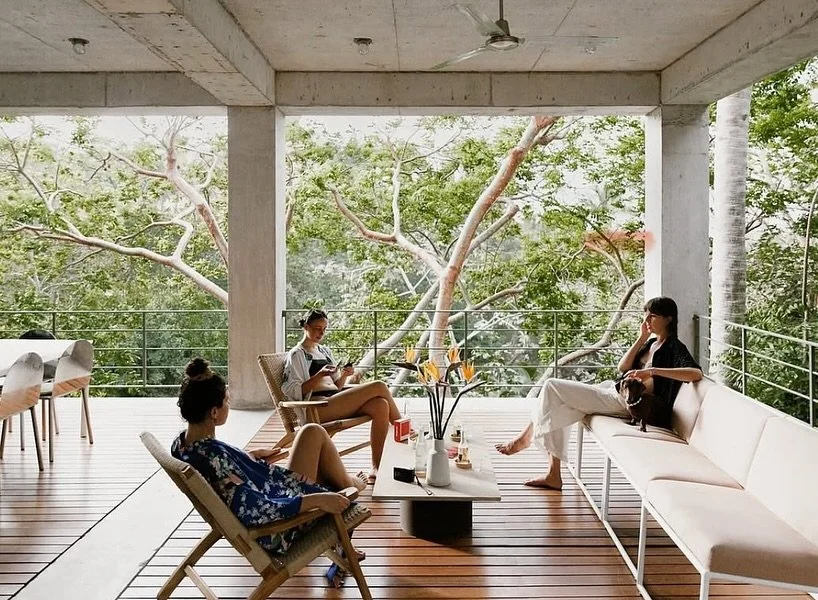 Morning yap sessions in the jungle and afternoon swims in the pool? Yes pls! 🐚🥥🦪🦞🌞🏄🏼&zwj;♀️

Link in bio to join us in Sayulita this February - we&rsquo;ll have the entire @nicosayulita to ourselves! 😍 Only a few spots left - don&rsquo;t wait