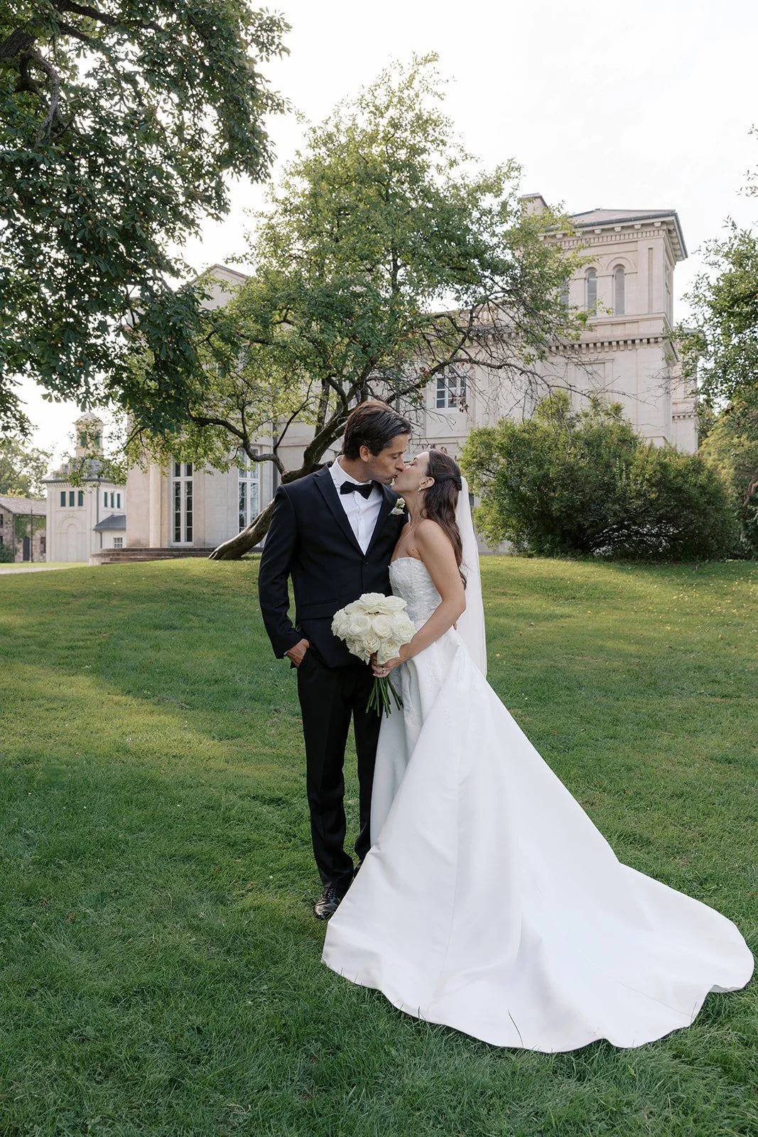 Bride and groom portraits at Dundurn Castle