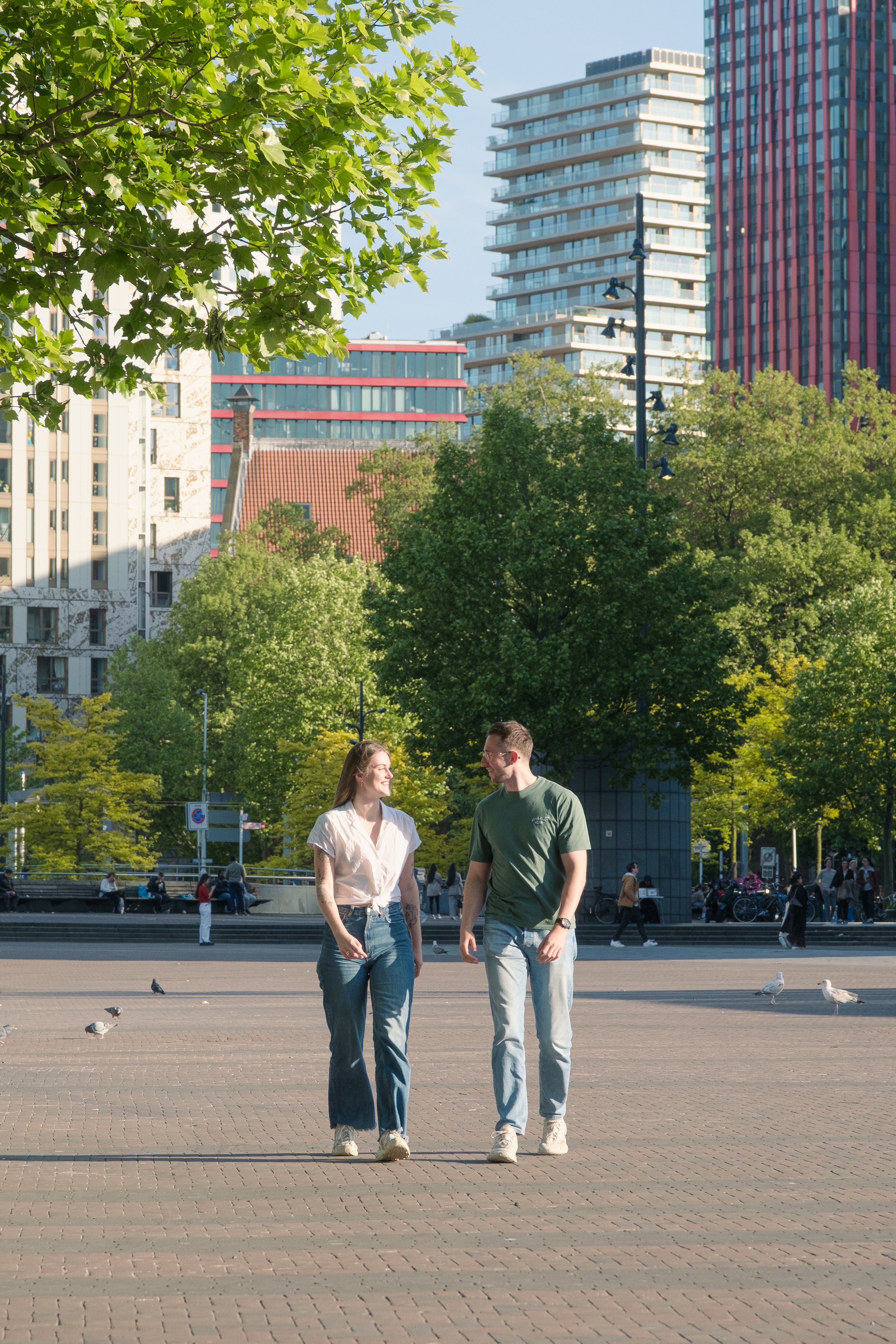 Persoonlijk moment op de Binnenrotte in Rotterdam, Nexie staat voor betrokken en menselijke sollicitatiebegeleiding in de stad