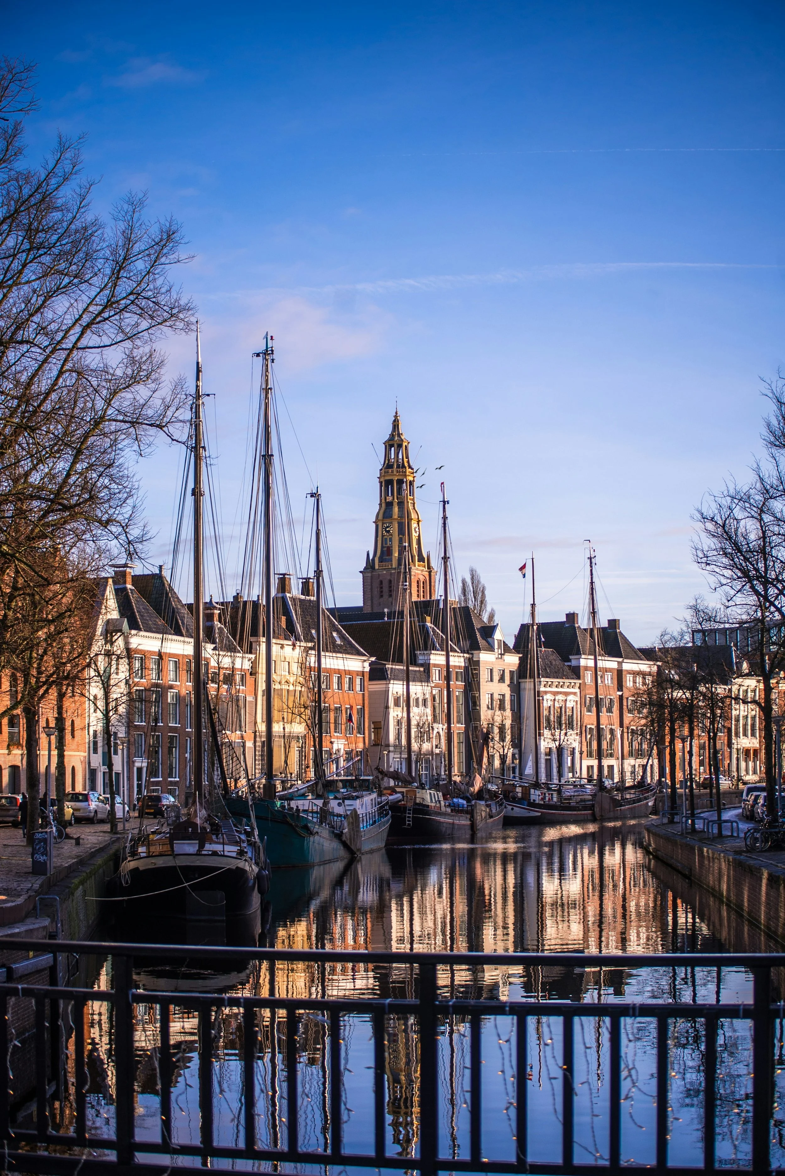Grachtje in Groningen, met zicht op de historische binnenstad, in deze regio biedt Nexie persoonlijke sollicitatiebegeleiding op maat.
