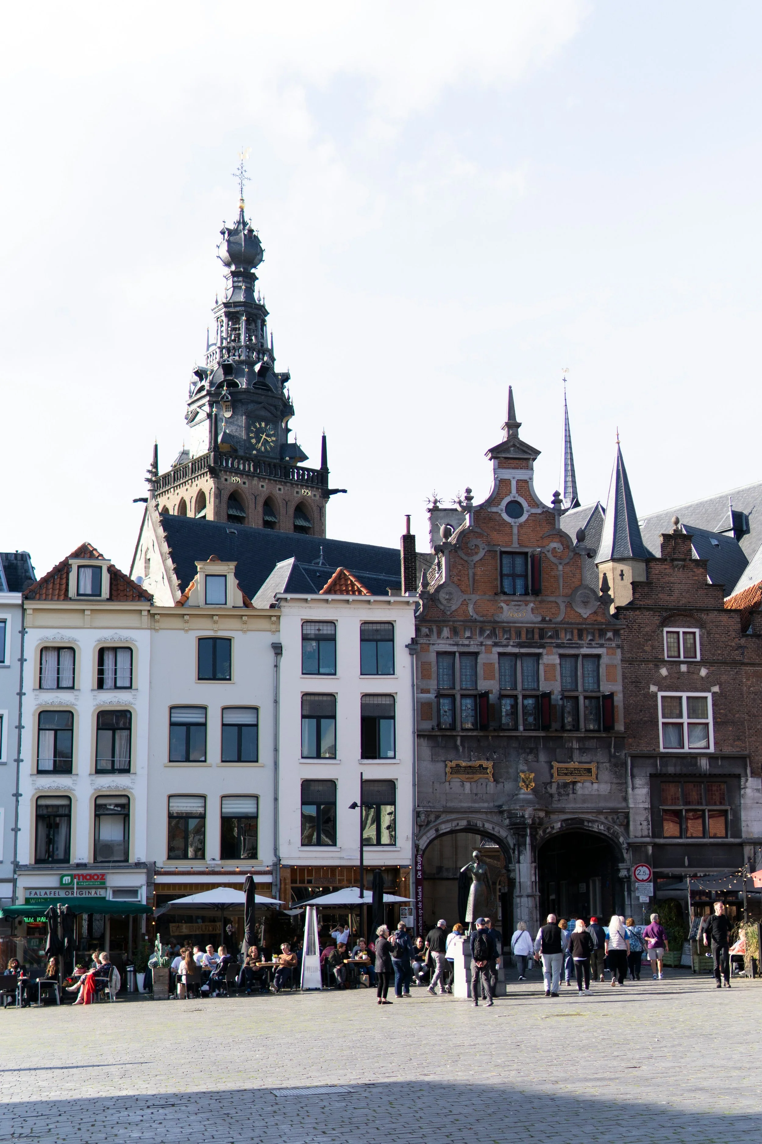 Karakteristiek straatbeeld van Nijmegen, met begeleiding van Nexie voor starters, zorgmedewerkers en professionals.