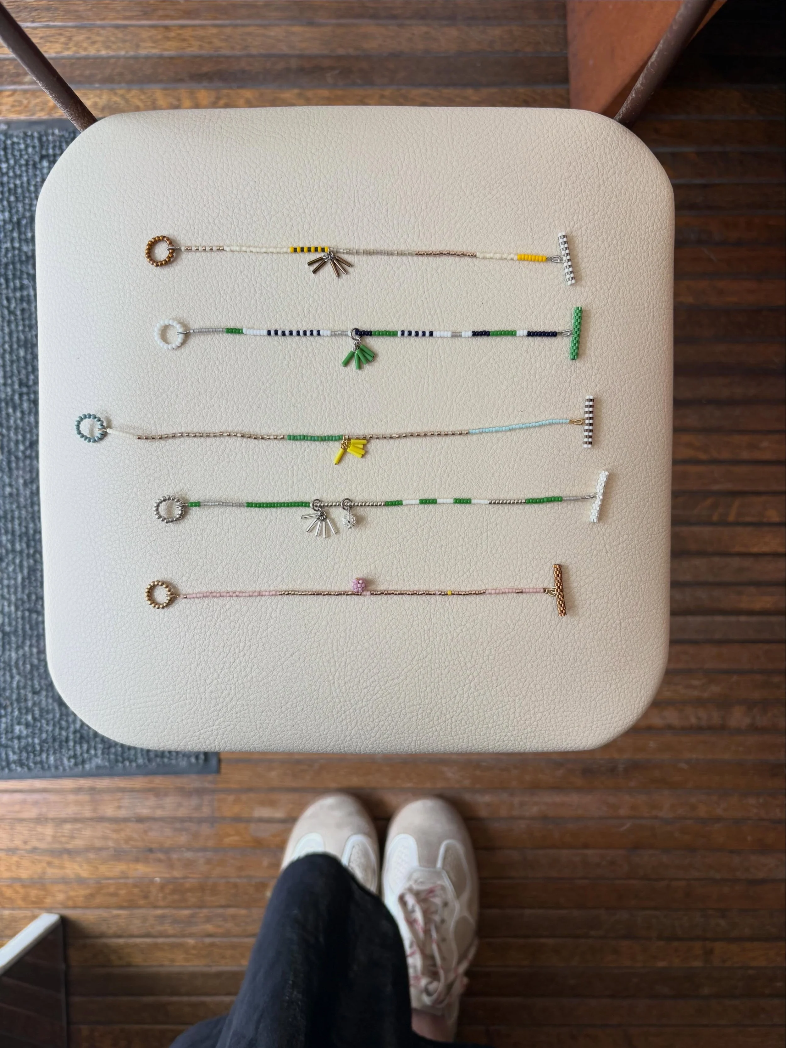I love seeking out creative experiences wherever I go. What a wonderful bracelet making workshop with @akiko.tamai_beads in the cozy space at @info_tray. I learned about Akiko through @soymigadepan and how lucky for me there was a class being offered