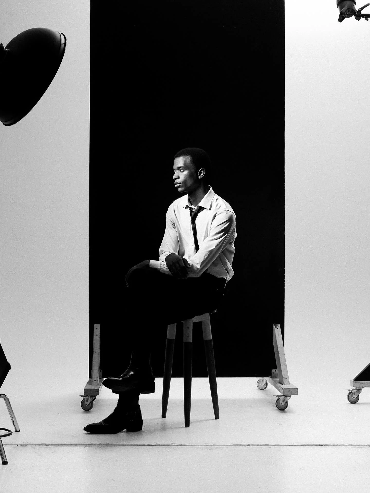 JEAN - A B&amp;W EDITORIAL SERIE

PHOTOGRAPHY &amp; AD : @vicxsan 
PRODUCER &amp; DIGITECH : @philippemanh 
REPRESENTATION AGENCY : @maisontoki 
MODEL : @mrayissi @wantmanagement 
LIGHT TECH : @nathanbrunet_photographie 
STYLIST : @zach_unkn 
STYLIST