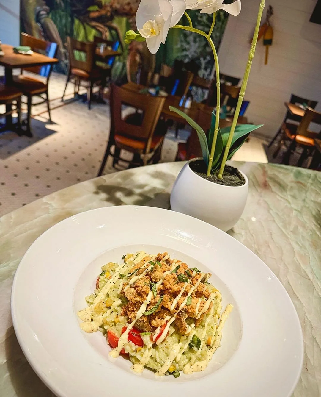Serving up dollar oysters today from 12&ndash;3pm and 9:30&ndash;11pm, along with this whole belly clam chef special available all day. Happy Saturday!⁠
⁠
Fried whole belly clams over creamy basil rice, grilled corn, grape tomatoes, with black pepper