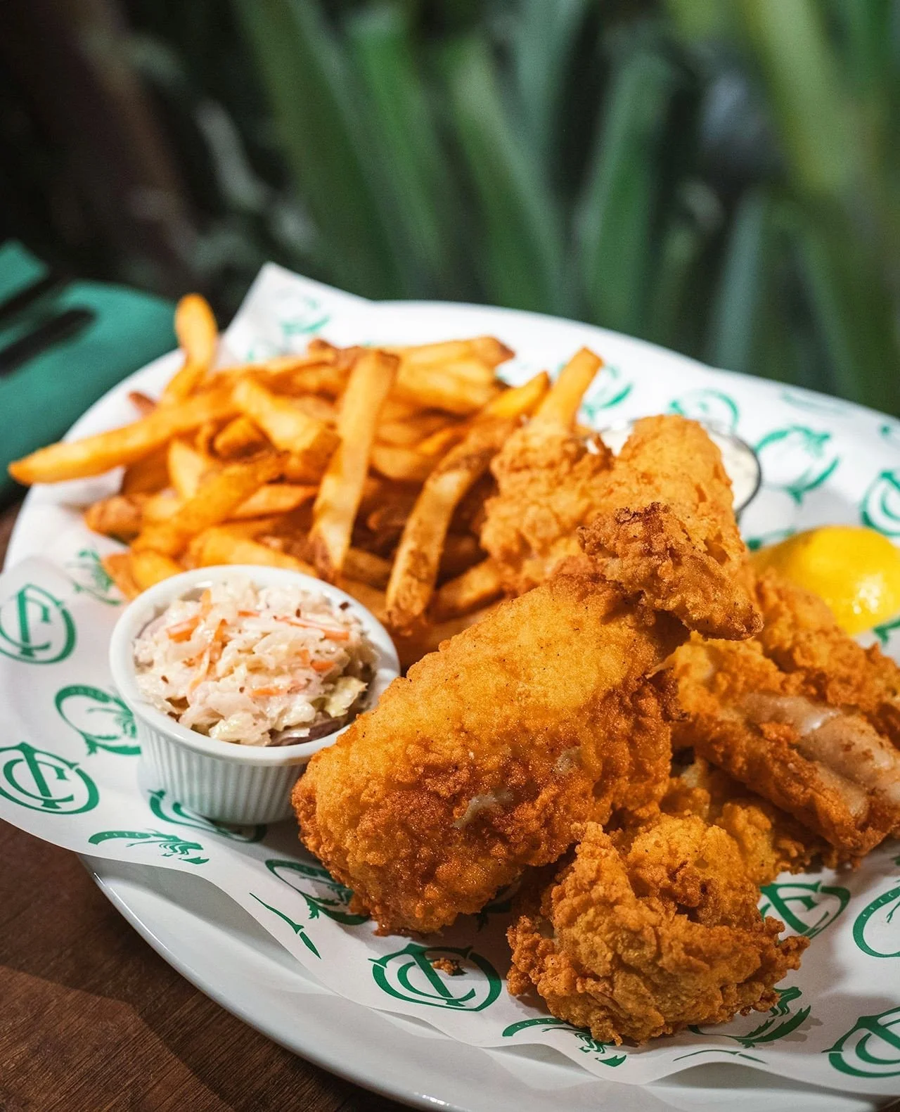 Abstaining from meat over the next 40 days? Welcome to your new favorite spot for lunch and dinner 🎣 Dollar oysters, one pound fish &amp; chips (GF), crab cakes, lobsters and wood oven roasted fish. So many delicious options to keep you coming back 