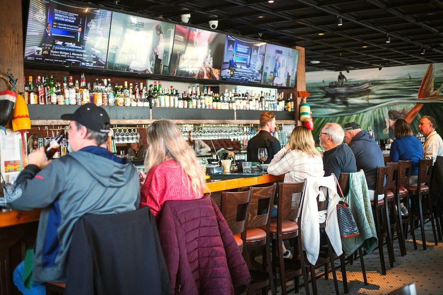 Keep Easter easy this year.⁠
⁠
Pull up a seat at the bar at Green Island Oyster from 12&ndash;4pm for $1.50 oysters, chef&rsquo;s grilled mahi-mahi, and a cocktail (or two) done right. No fuss, just good food, good drinks, and a laid-back vibe.⁠
⁠
So