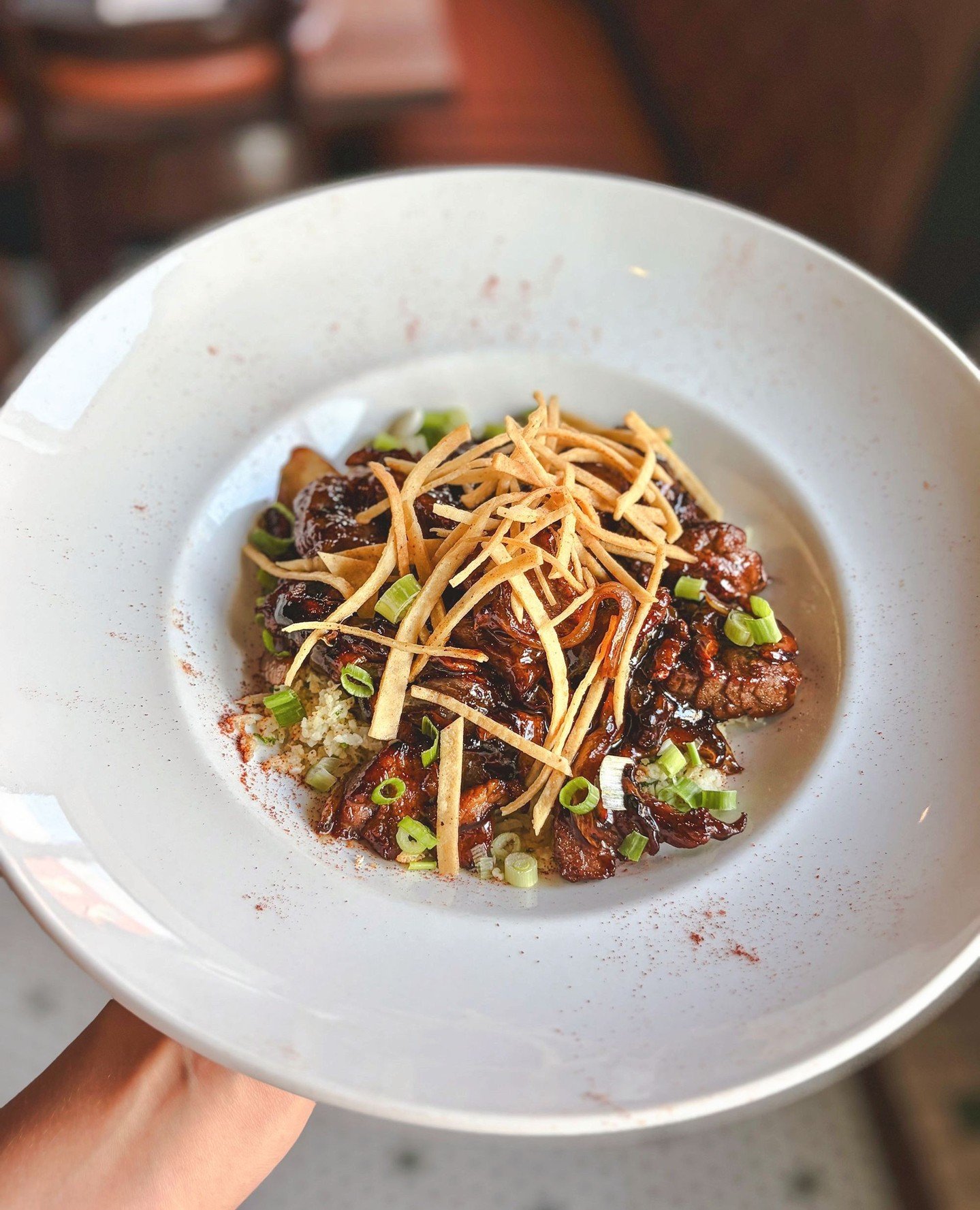 Bourbon glazed steak tips, savory shiitake mushrooms, onion, riced cauliflower, and crispy tortilla strips. A bowl that brings big flavor without weighing you down.⁠
⁠
Available now as a chef special at Green Island Oyster. Pair it with $1.50 oysters
